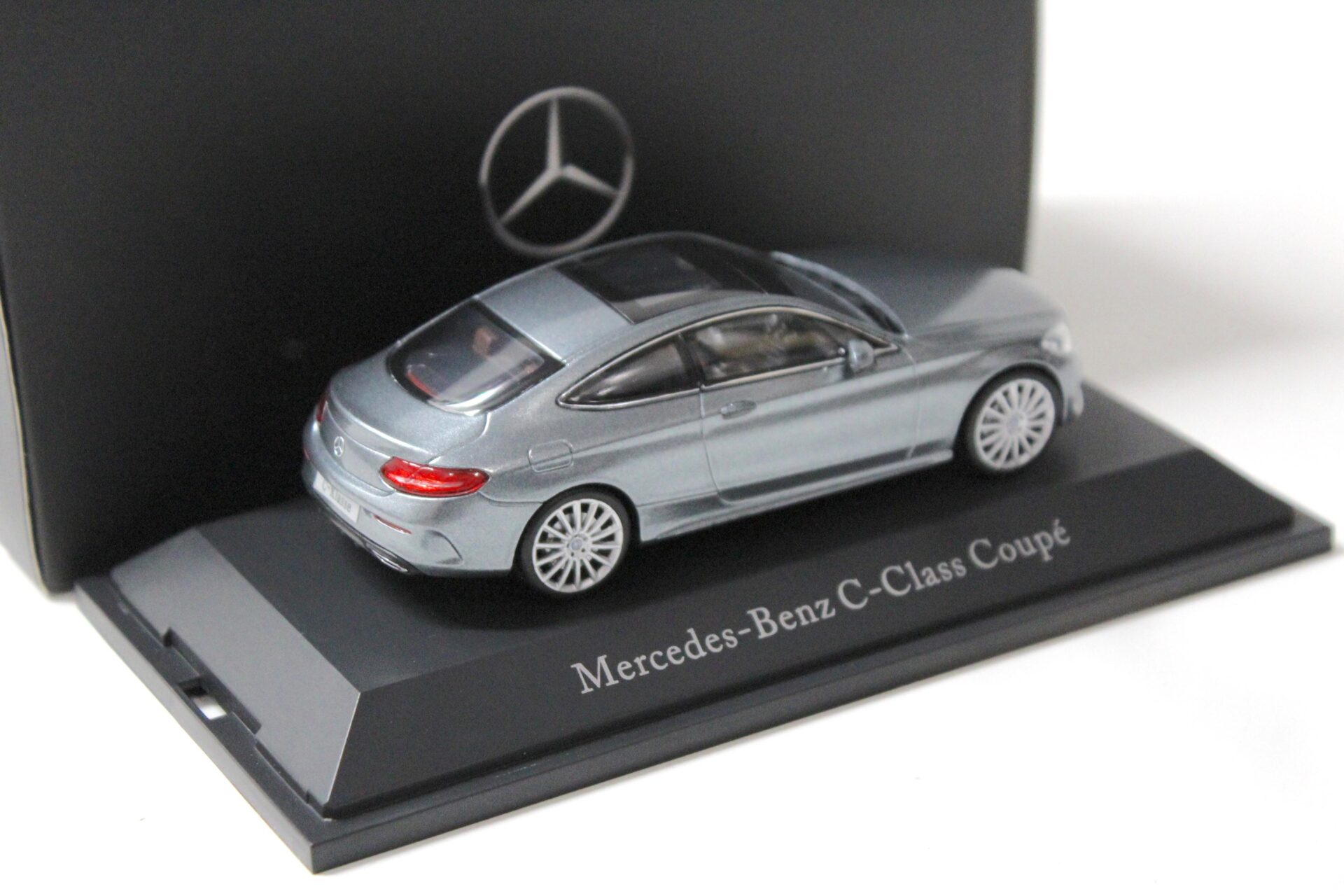 1:43 Kyosho Mercedes C-Klasse Coupe C205 selenite grey DEALER VERSION