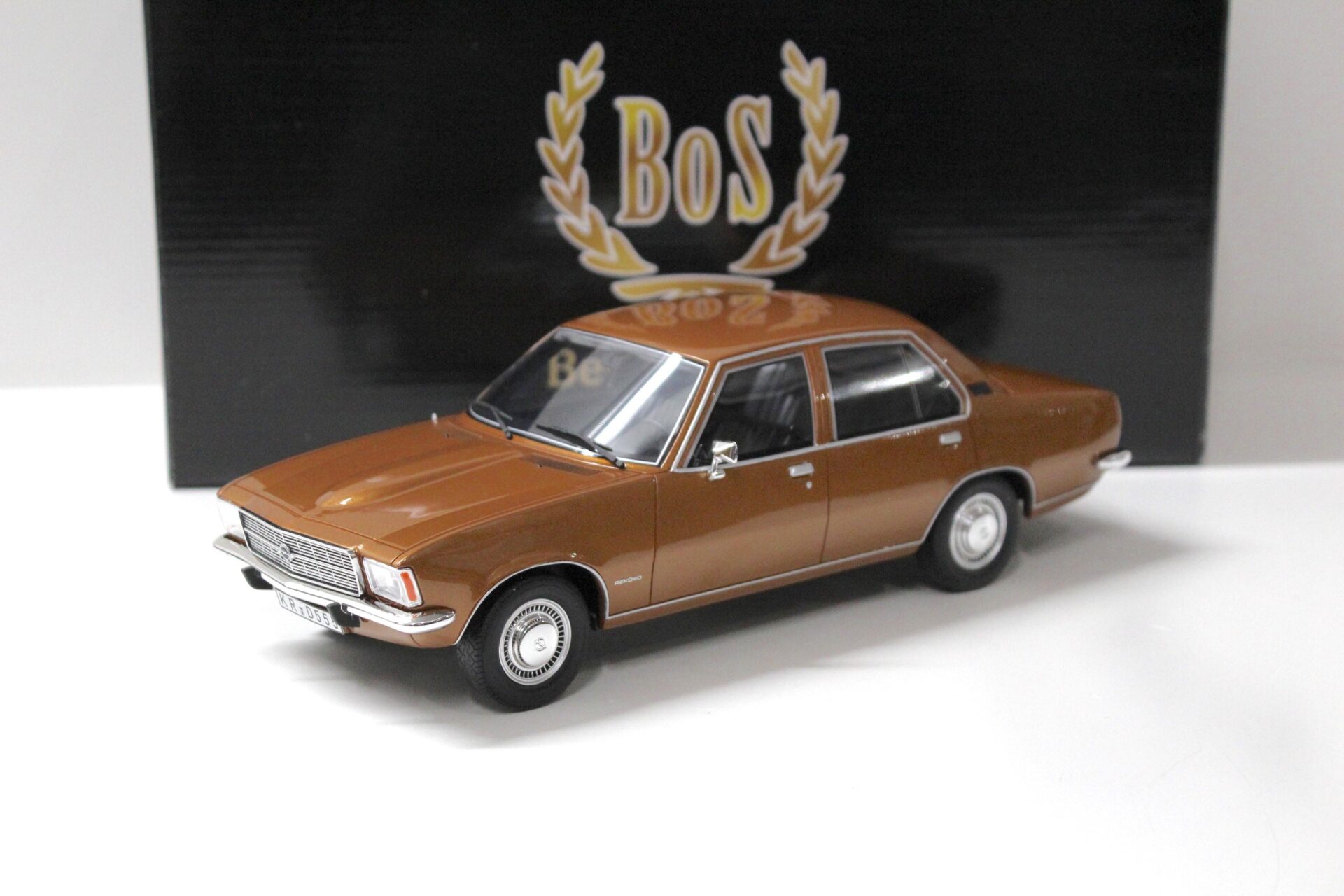 1:18 BOS Opel Rekord D 2100D Limousine 1973 gold metallic