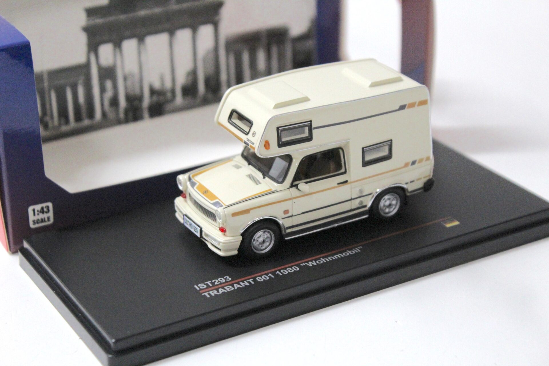 ID 56326 orig.jpg 1:43 IST Models Trabant 601 Wohnmobil 1980 beige