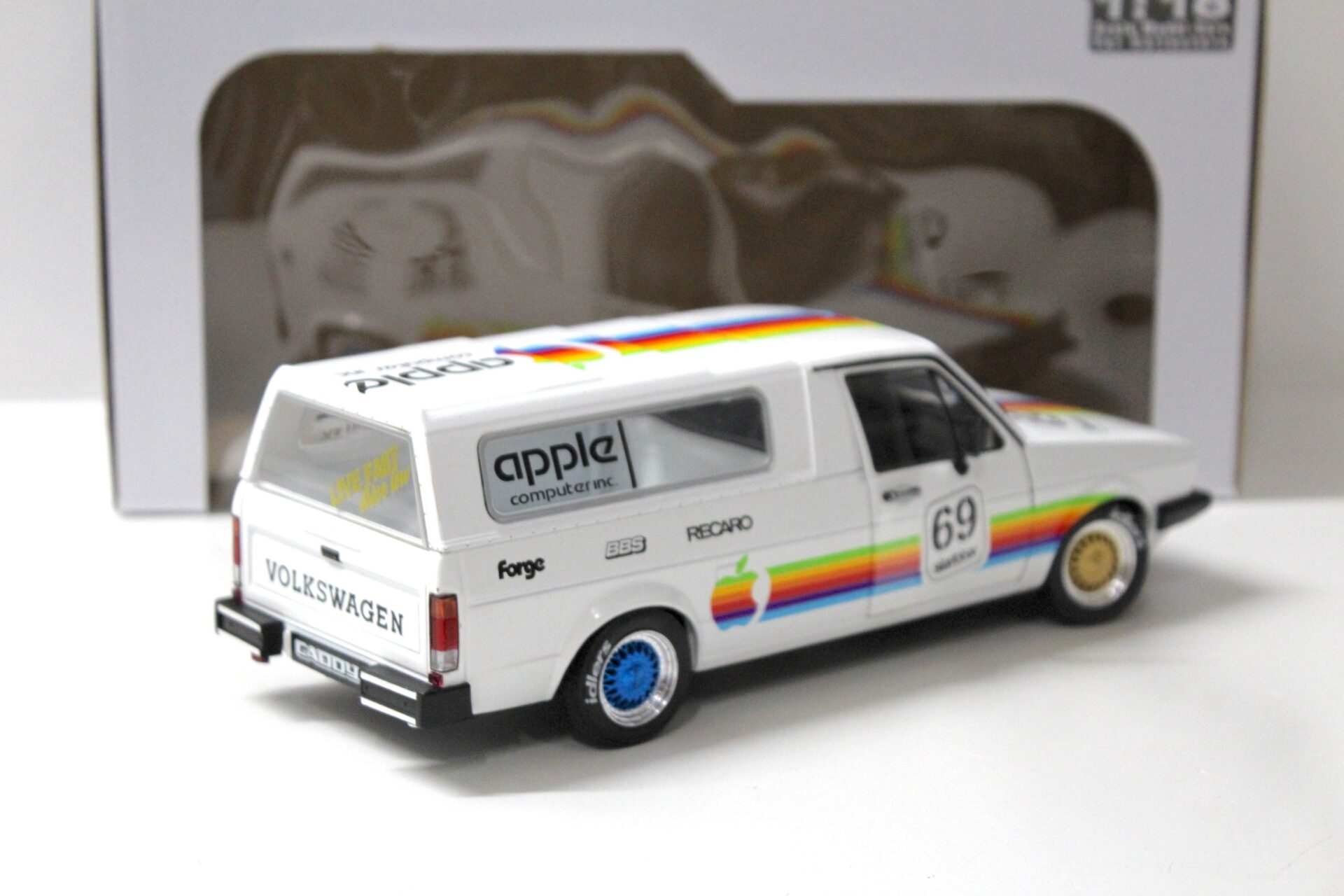 1:18 Solido VW Caddy MK1 Tribute Apple Computer Custom 1982 white