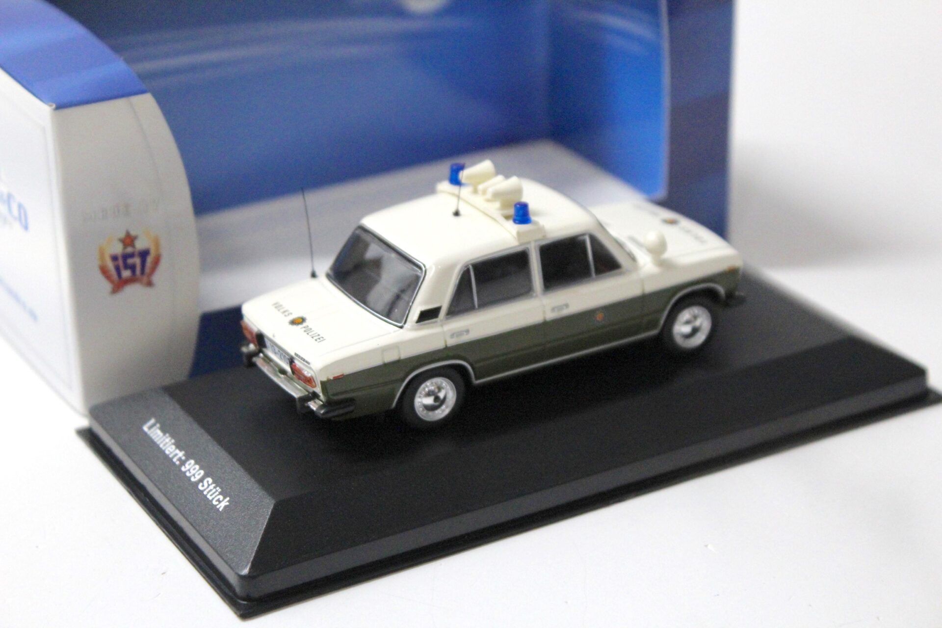 1:43 Cars&Co IST Lada 2106 Sedan Volkspolizei VoPo green/ white