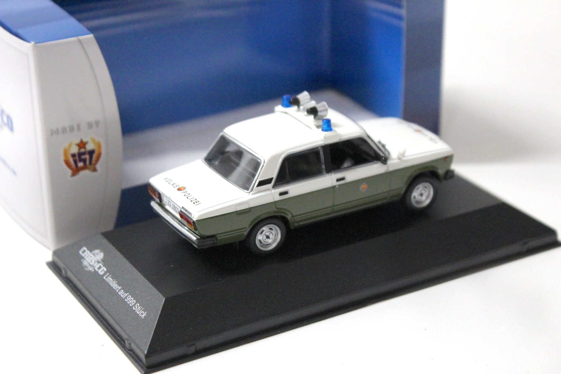 1:43 Cars&Co IST Lada 1200 (2107) Sedan Volkspolizei VP green/ white
