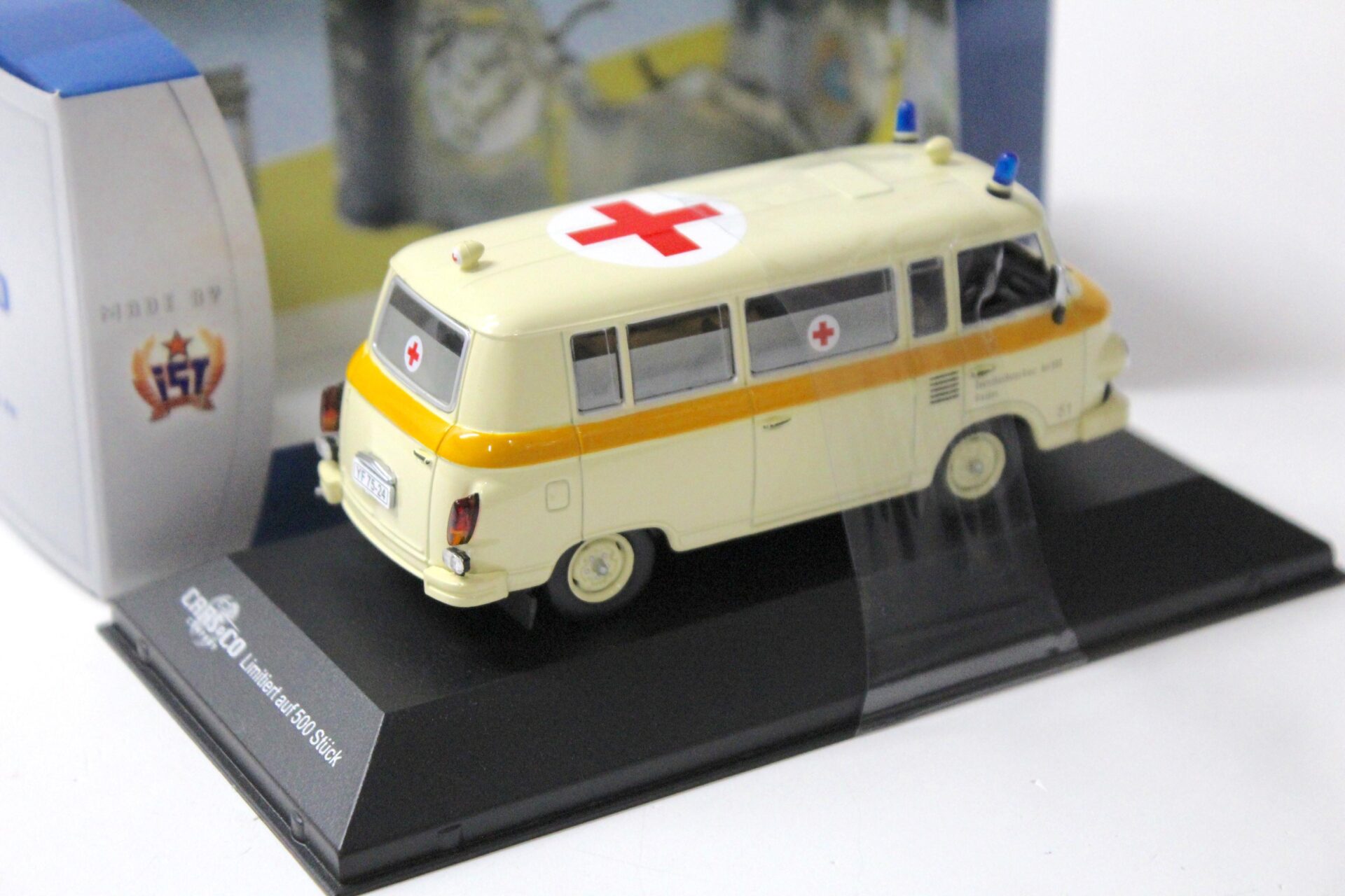 1:43 Cars&Co IST Barkas B1000 Krankentransport Rotes Kreuz 1963 beige