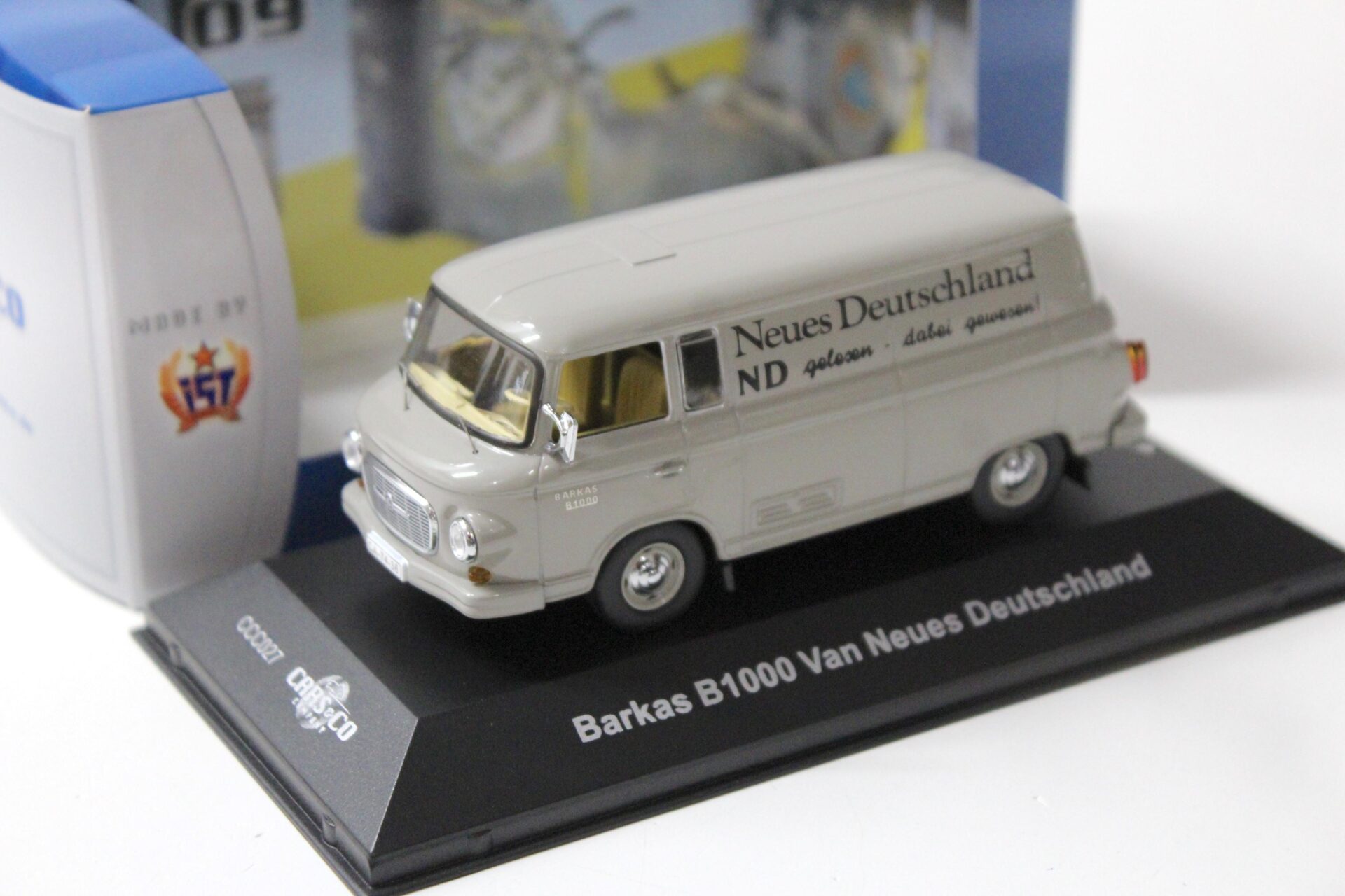1:43 Cars&Co IST Barkas B1000 Van Kasten Neues Deutschland grey
