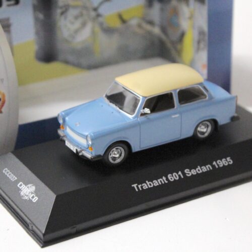 1:43 Cars&Co IST Trabant 601 Sedan DE LUXE 1965 blue/ beige roof - Image 1