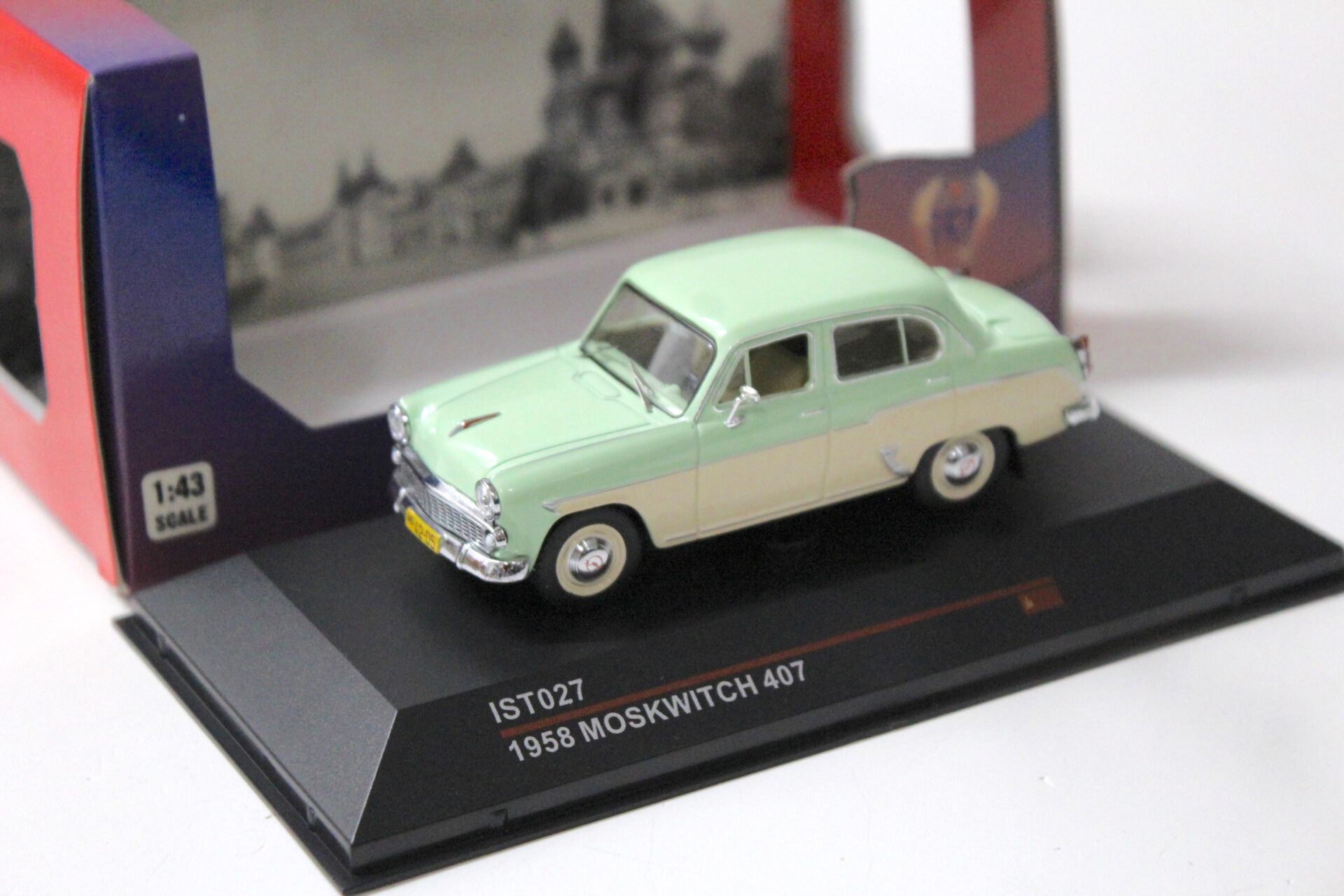 ID 56447 orig 1.jpg 1:43 IST Models Moskwitch 407 Sedan green/ white 1958