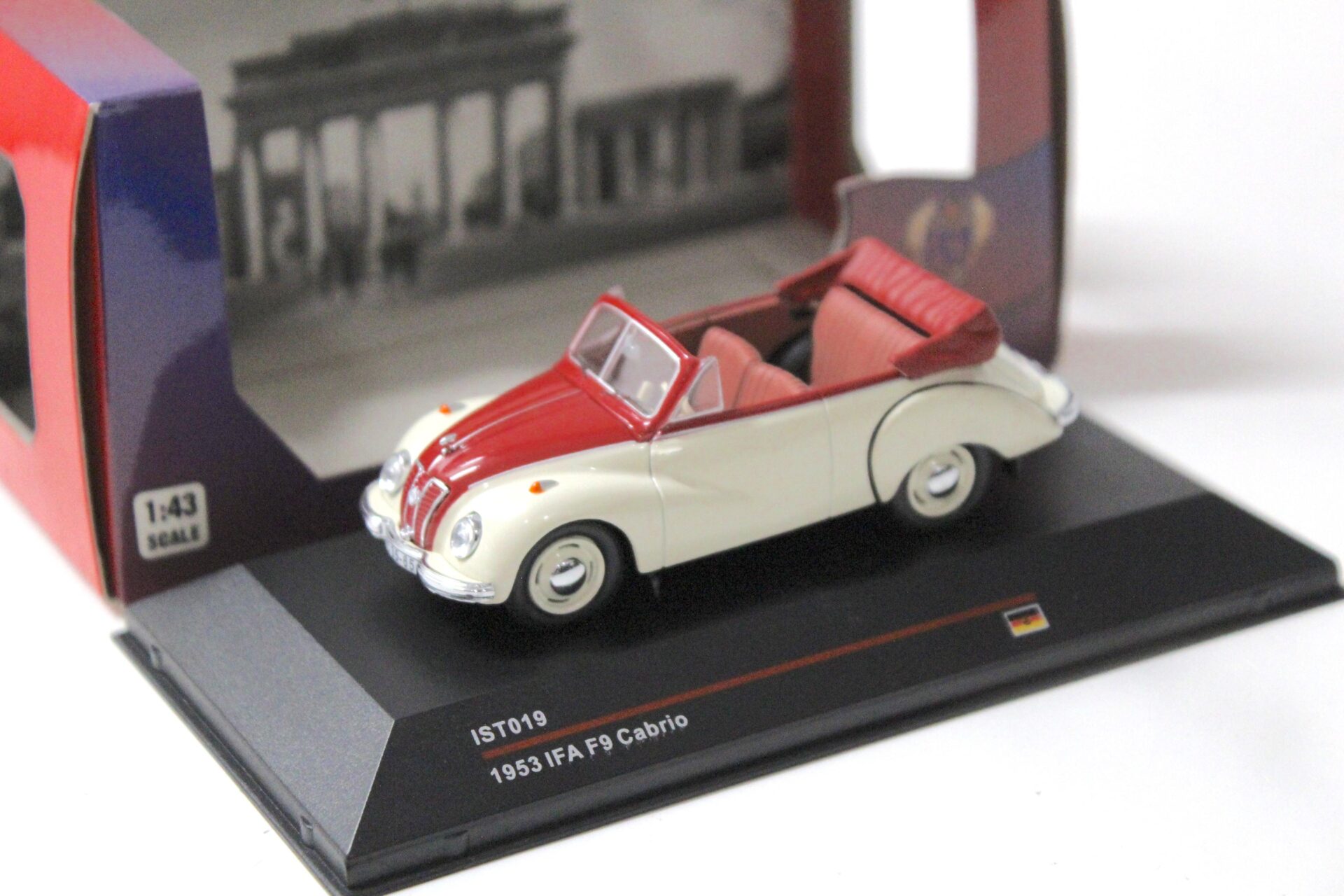 1:43 IST Models IFA F9 Cabriolet white/ red 1953
