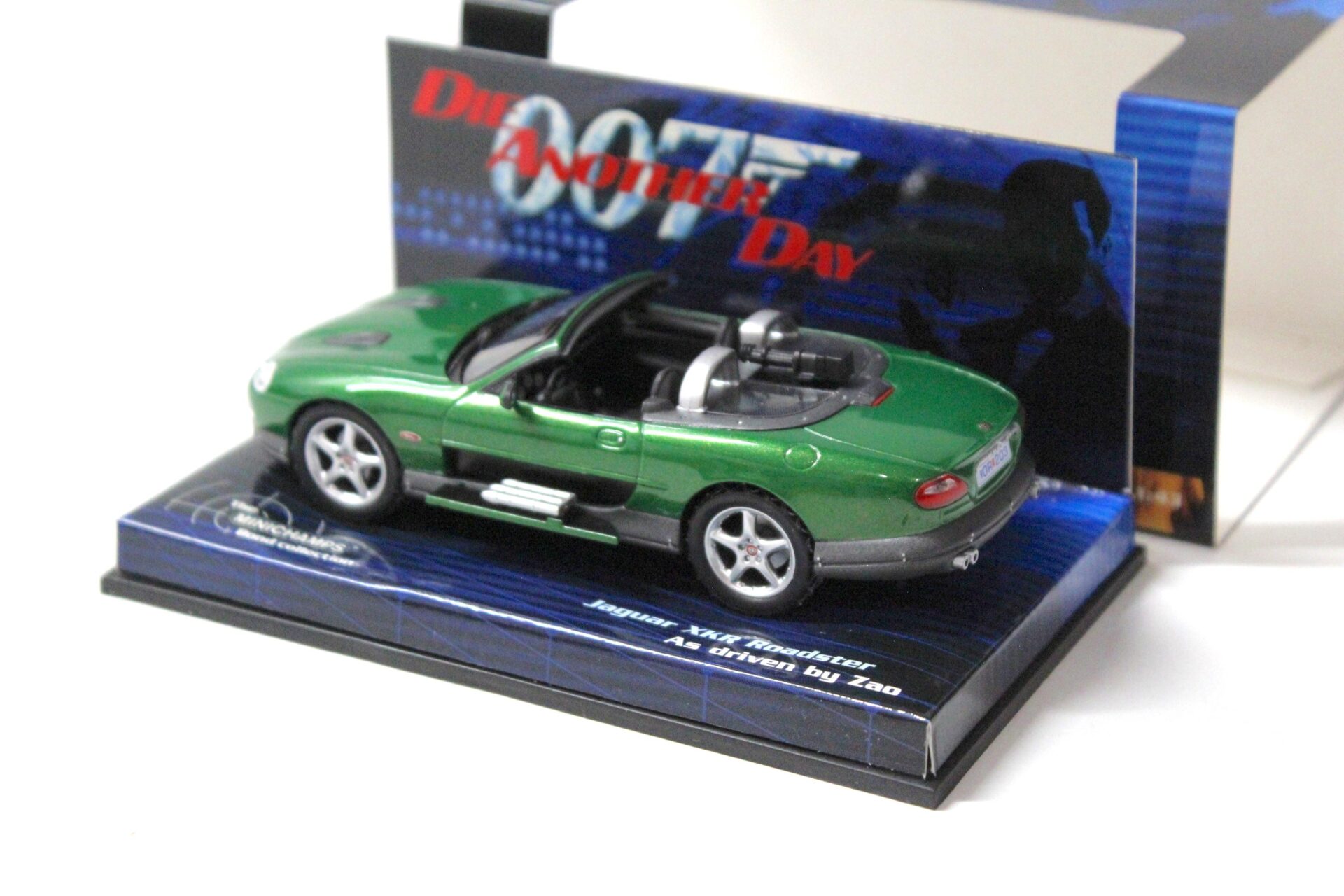 1:43 Minichamps Jaguar XKR Roadster James Bond Collection green