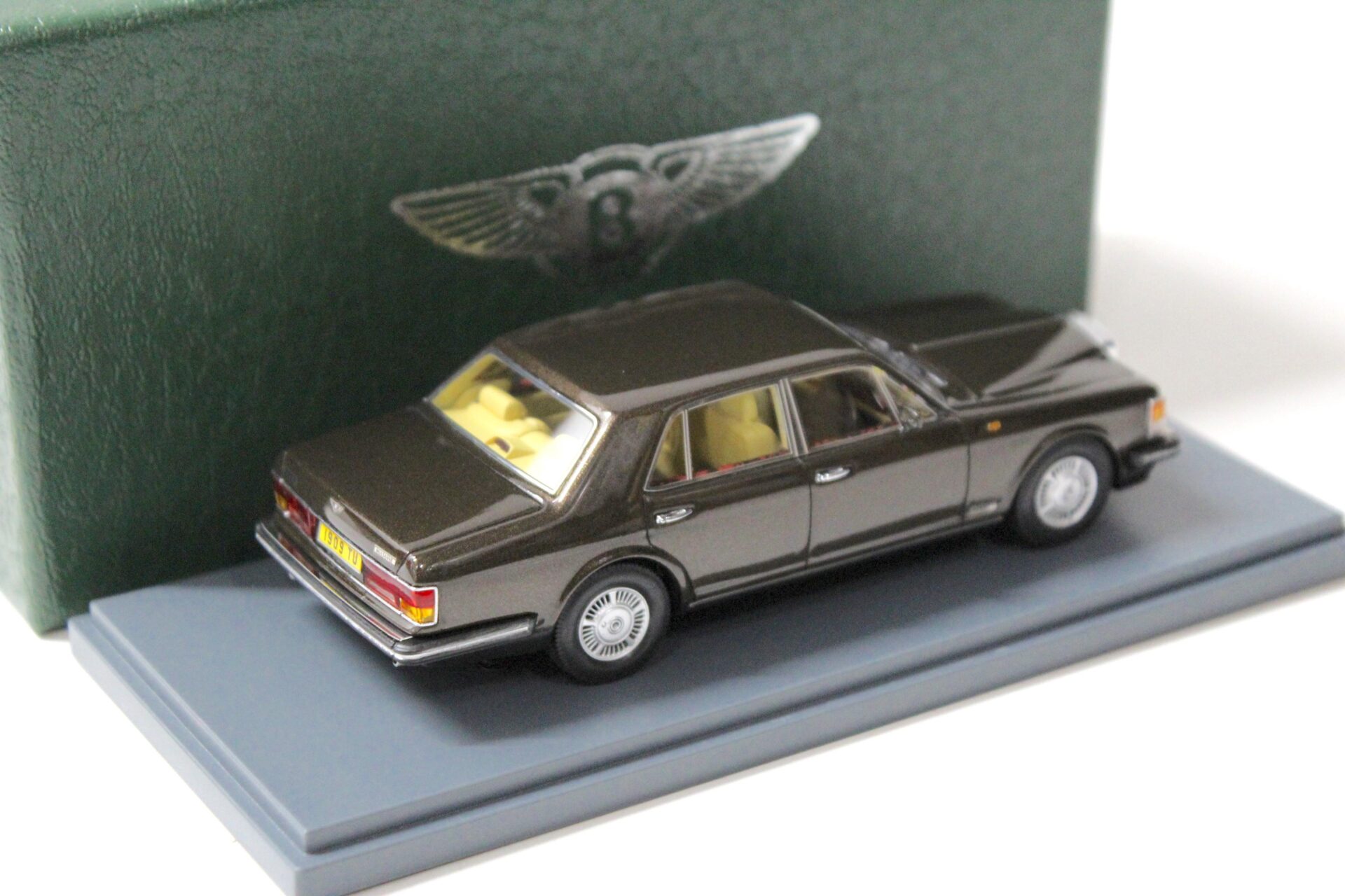 1:43 NEO Bentley Mulsanne Limousine 1980 RHD brown metallic