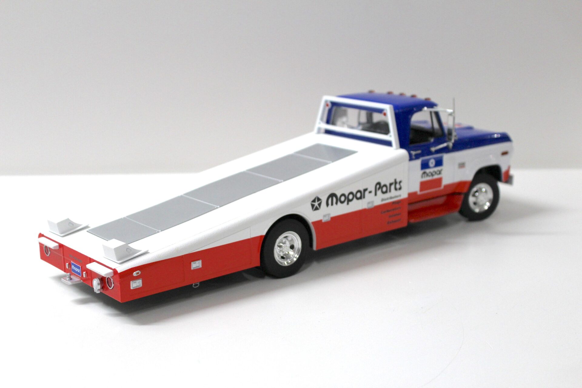1:18 ACME 1970 Dogde D300 Ramp Truck *MOPAR-PARTS* blue/ white/ red
