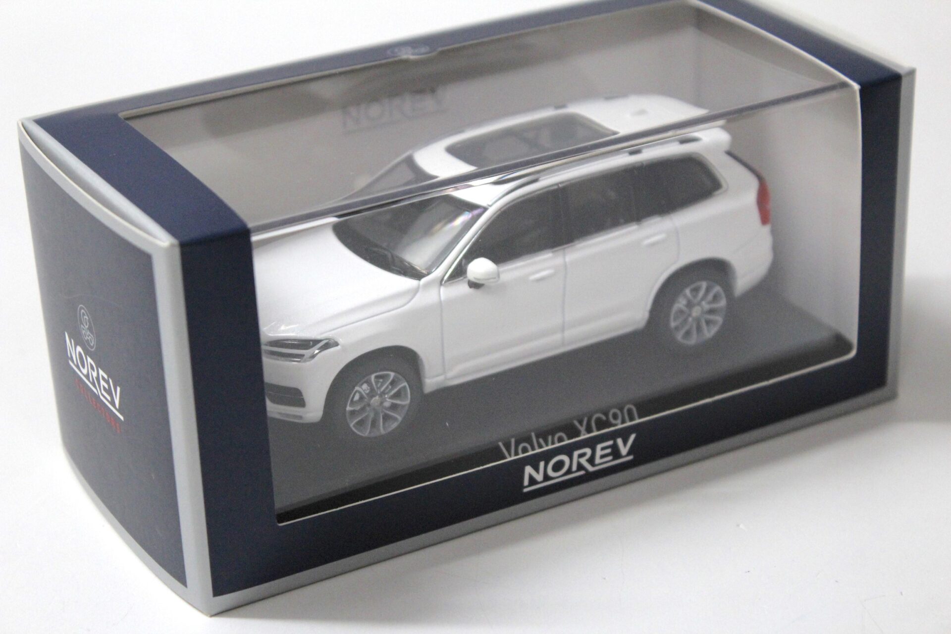 1:43 Norev Volvo XC90 SUV 2015 Cristal white metallic