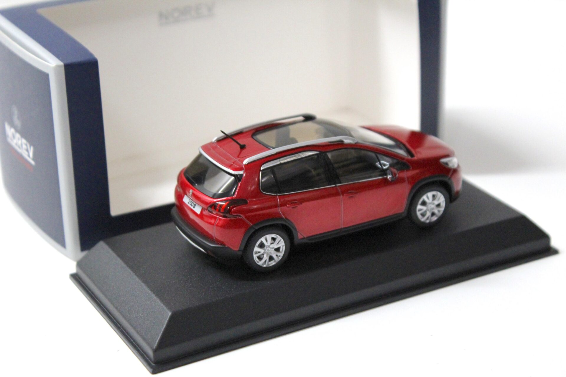 1:43 Norev Peugeot 2008 Ultimate red 2016