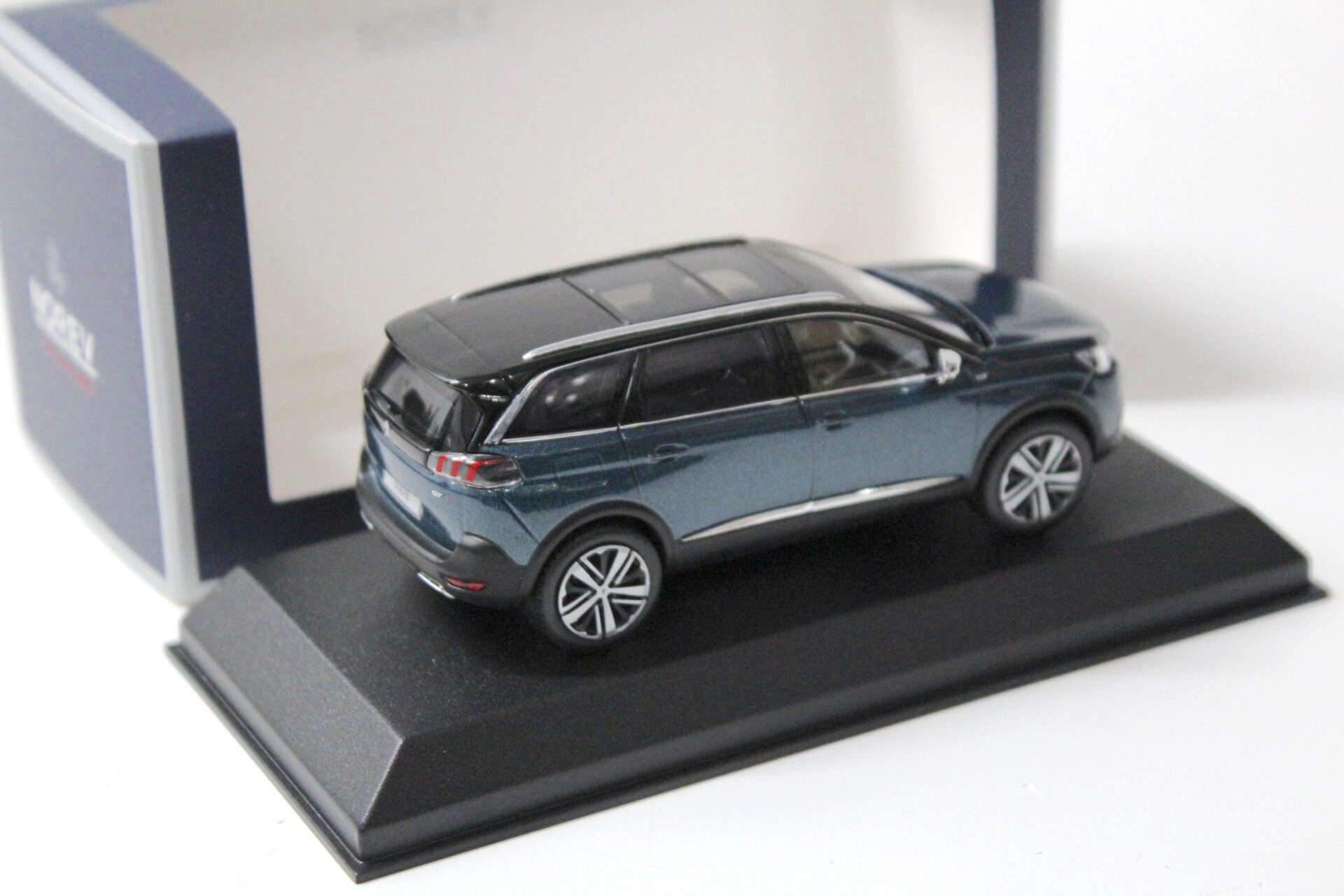 1:43 Norev Peugeot 5008 GT Emerald Crystal blue 2016