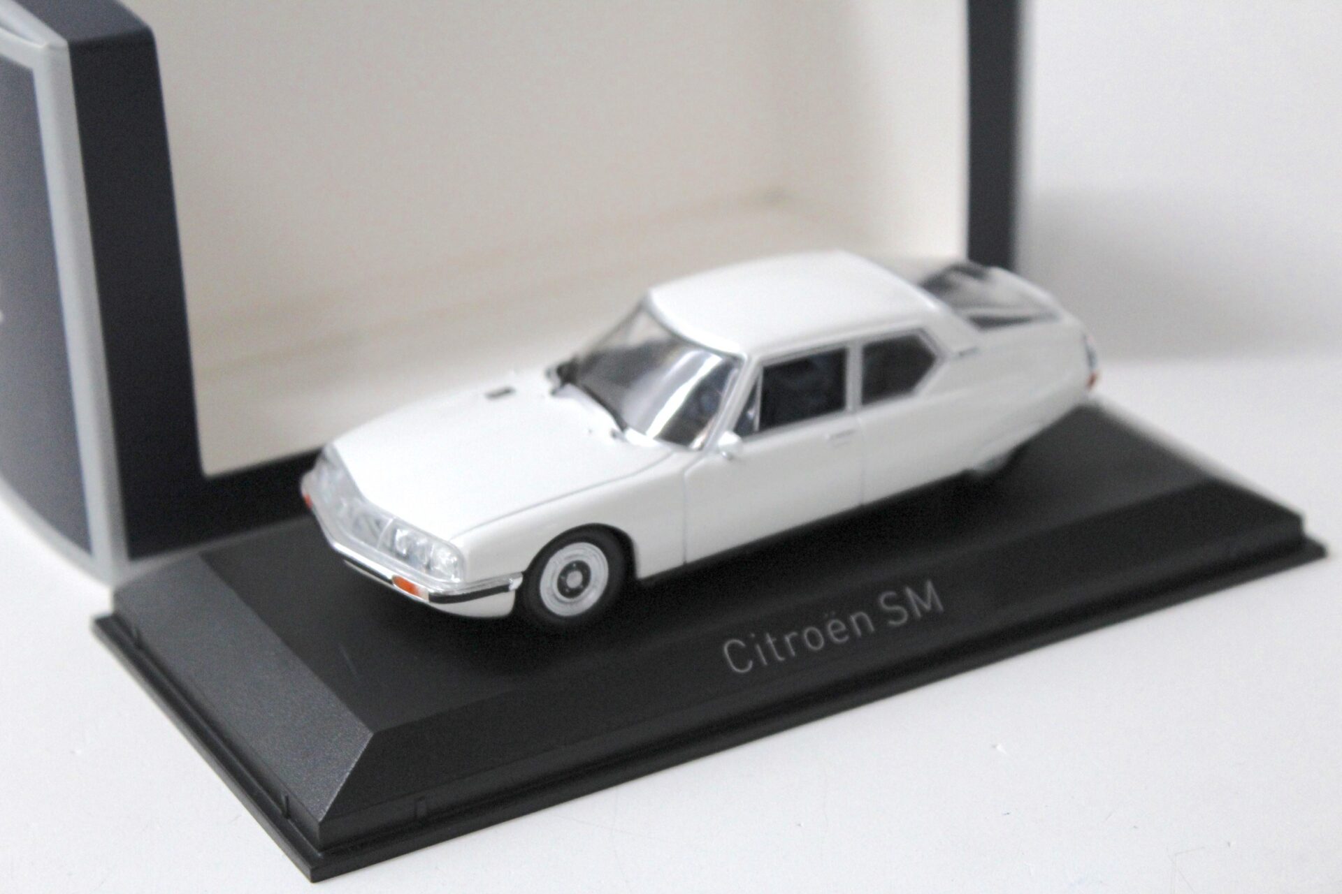 1:43 Norev Citroen SM 1970 Meije white
