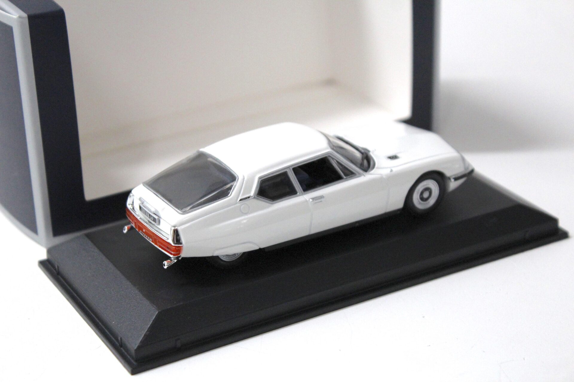 1:43 Norev Citroen SM 1970 Meije white