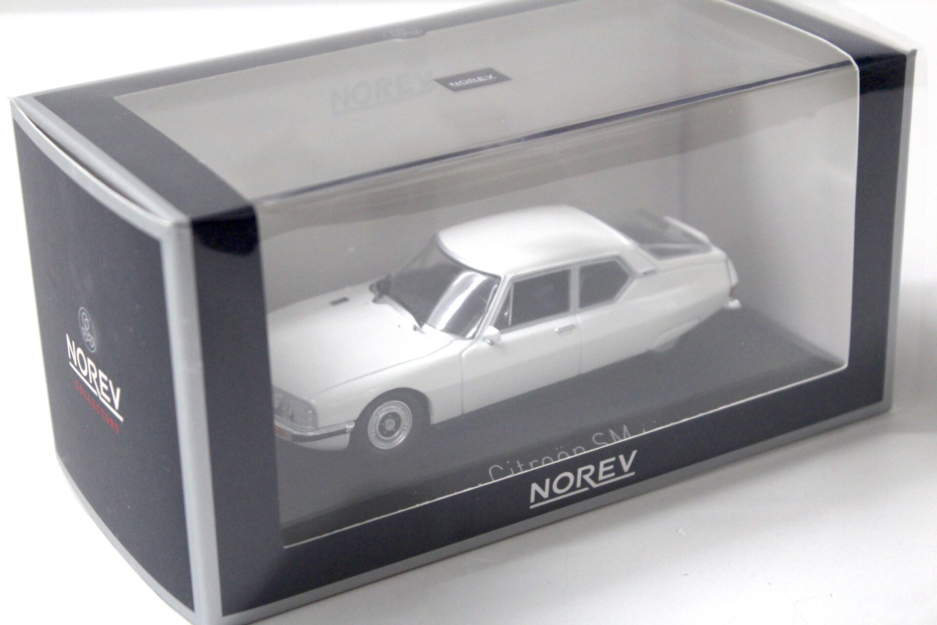 1:43 Norev Citroen SM 1970 Meije white