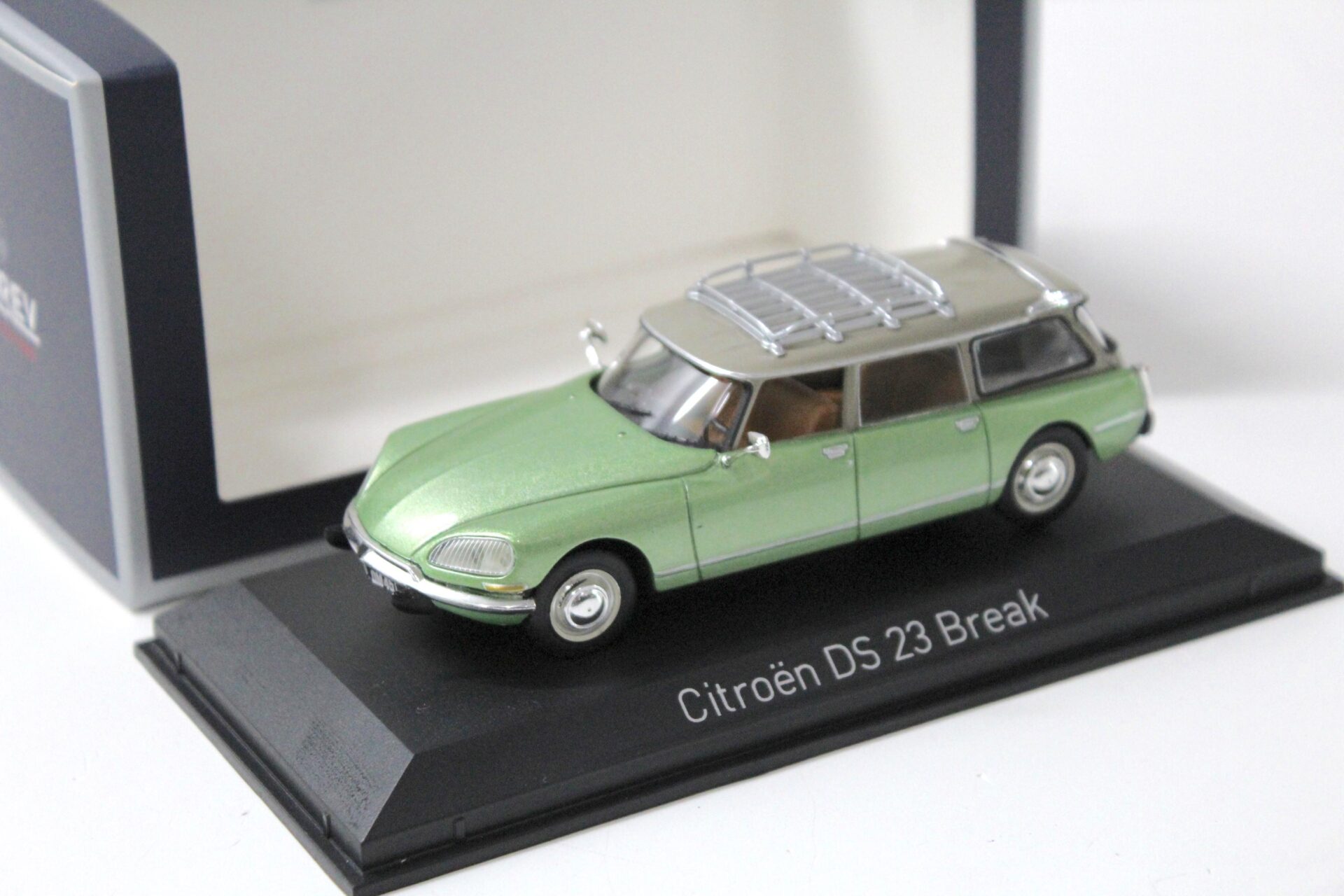 1:43 Norev Citroen DS 23 Break 1974 green metallic