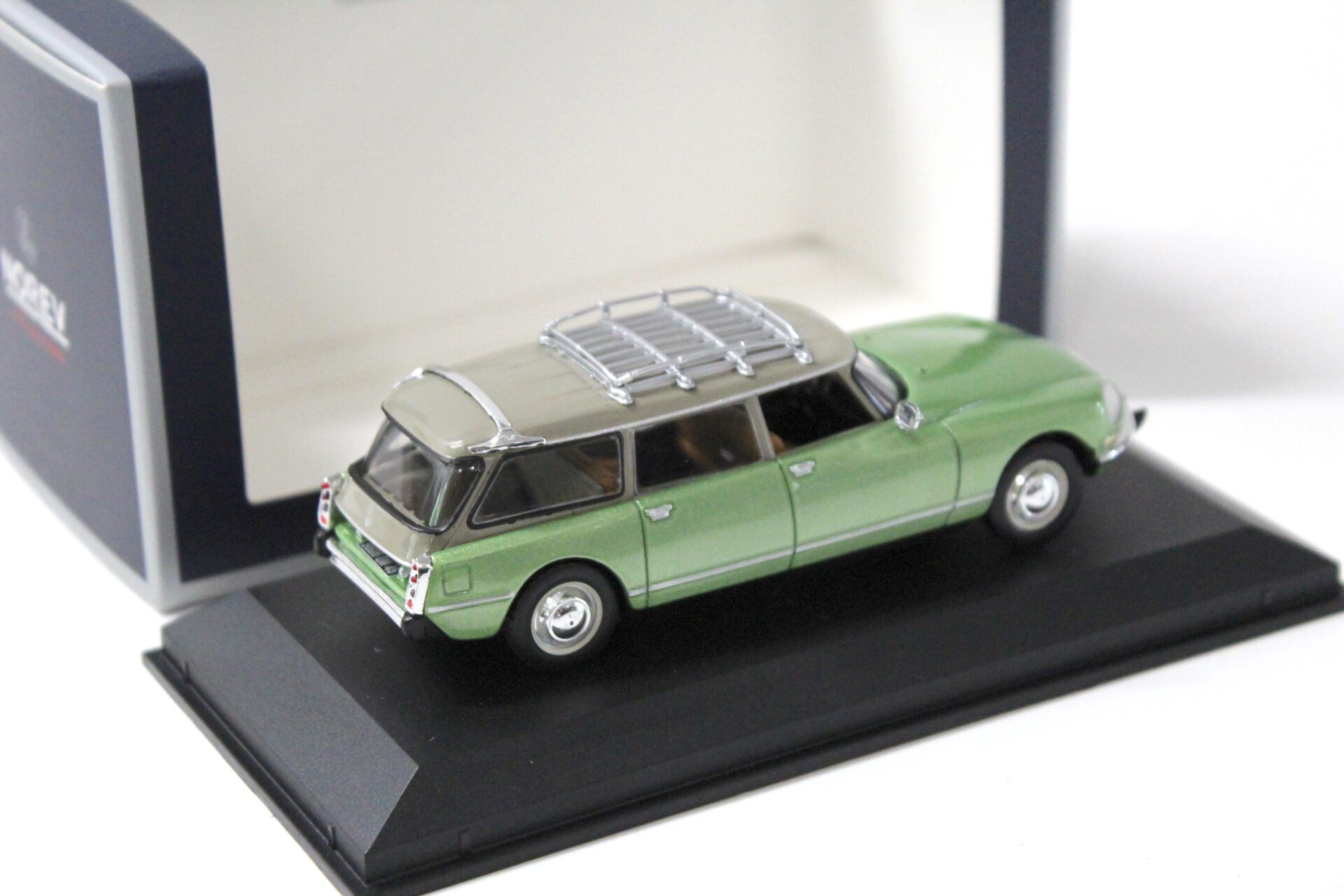 1:43 Norev Citroen DS 23 Break 1974 green metallic