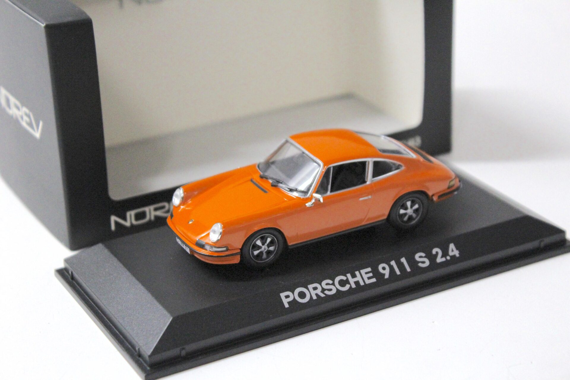 ID 56802 orig 2.jpg 1:43 Norev Porsche 911 S 2.4 Coupe orange