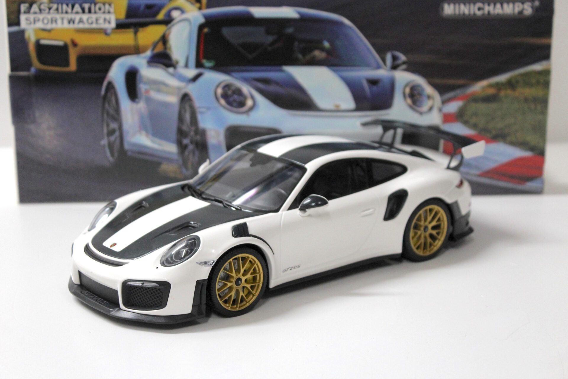1:18 Minichamps Porsche 911 (991.2) GT2 RS Weissach Package 2018 white