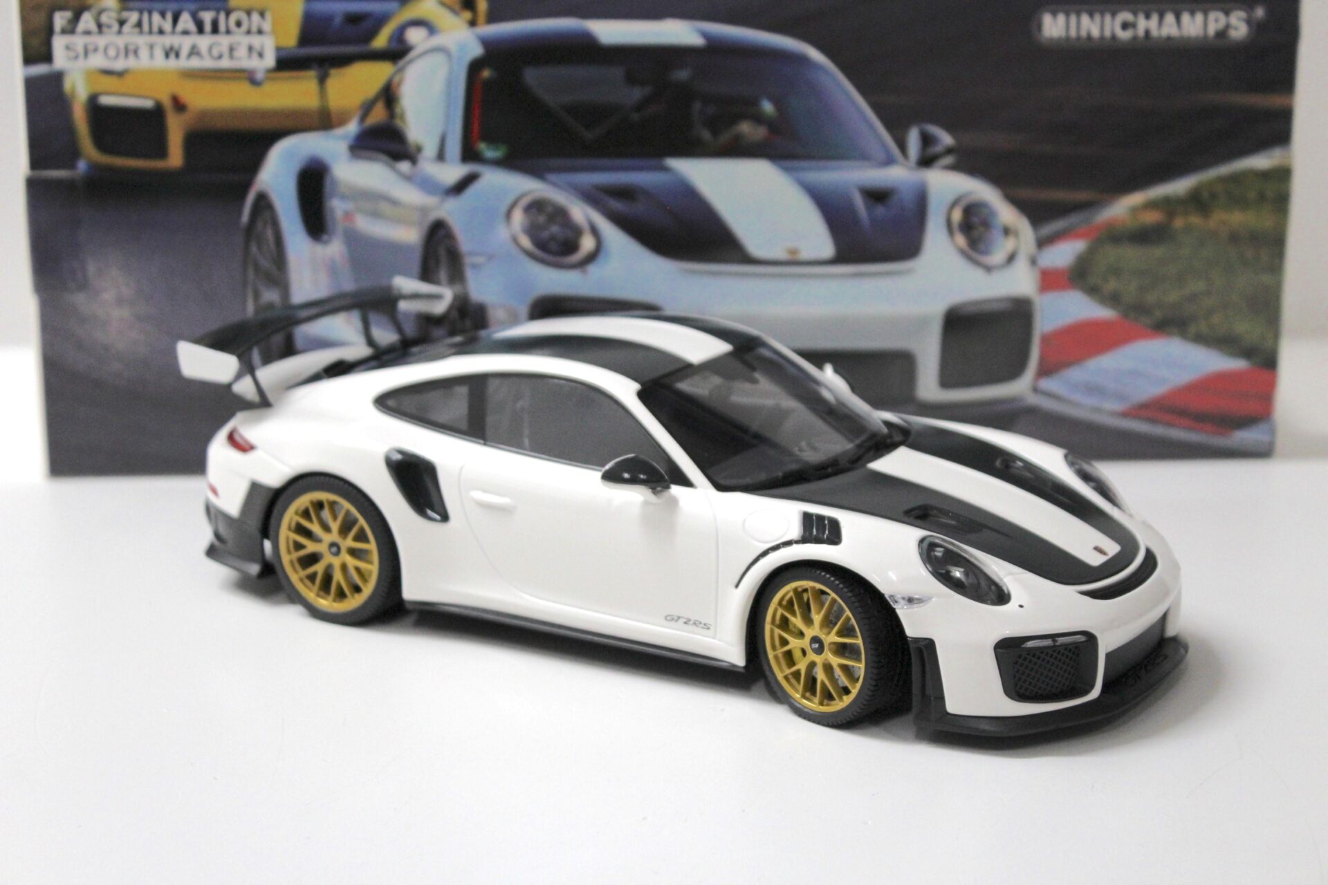 1:18 Minichamps Porsche 911 (991.2) GT2 RS Weissach Package 2018 white