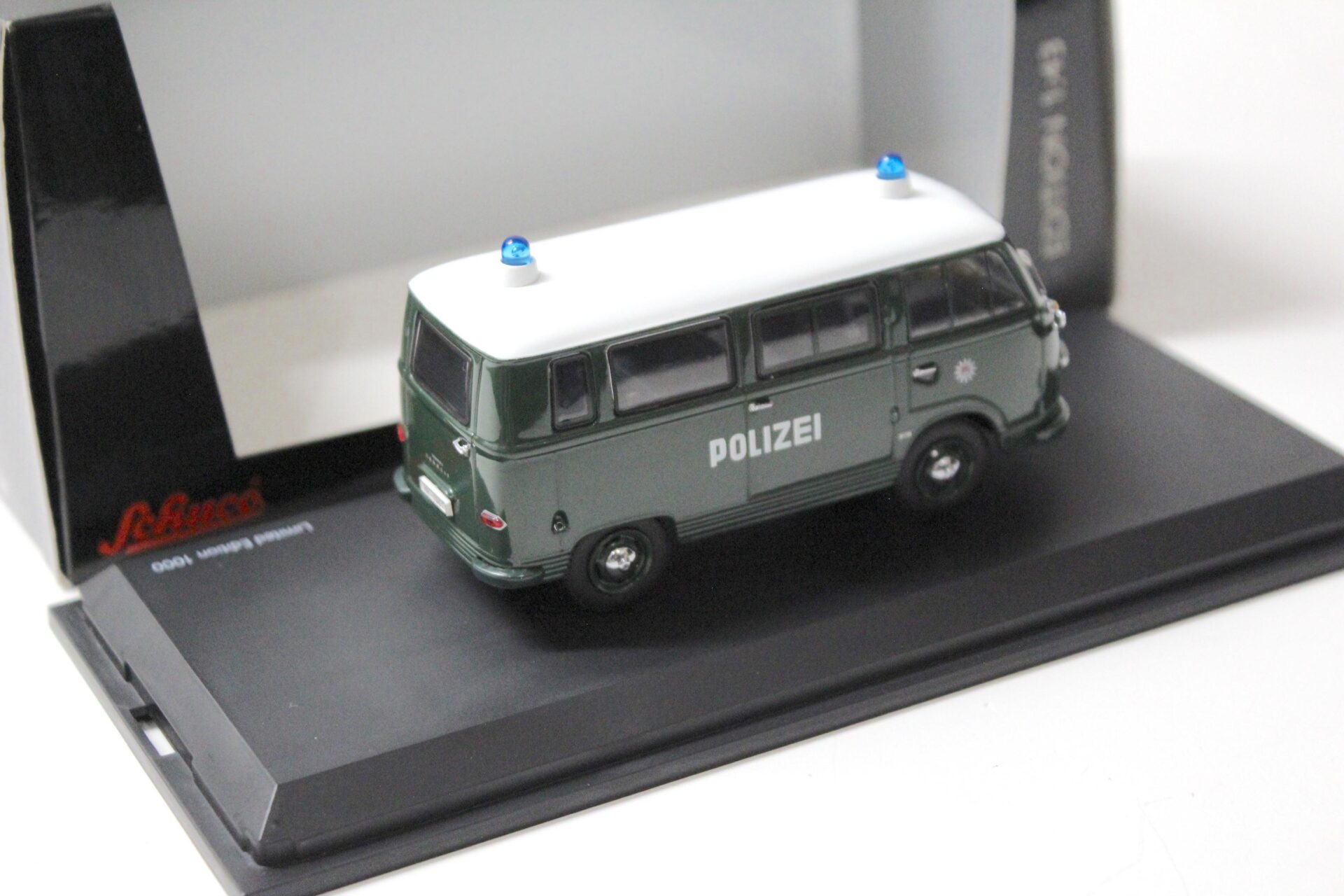 1:43 Schuco Ford Taunus Transit FK 1000 "Polizei Hamburg" dark green