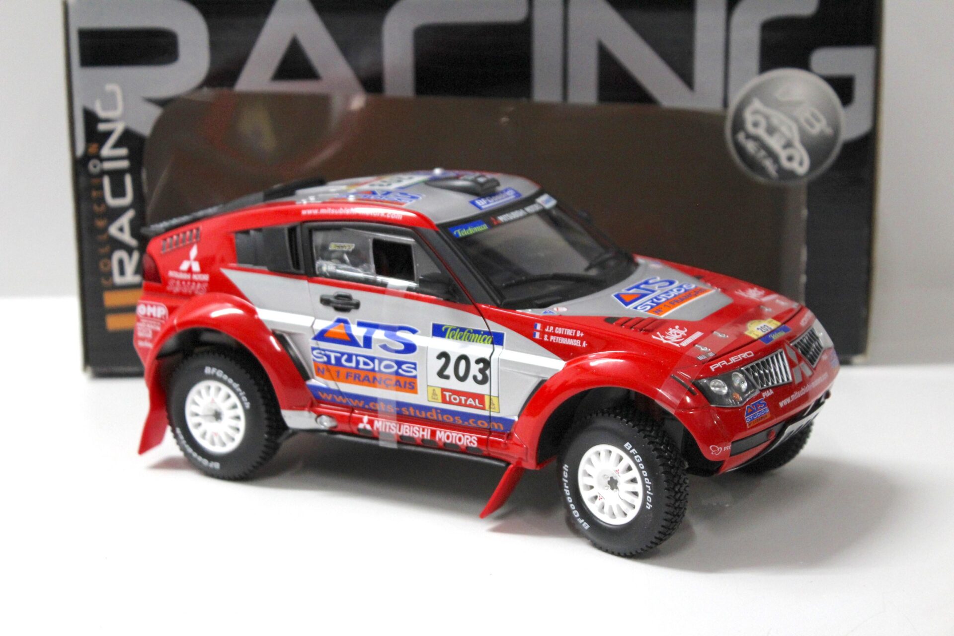 1:18 Solido Mitsubishi Pajero Evolution 2004 Rallye #203 Peterhansel/ Cottret