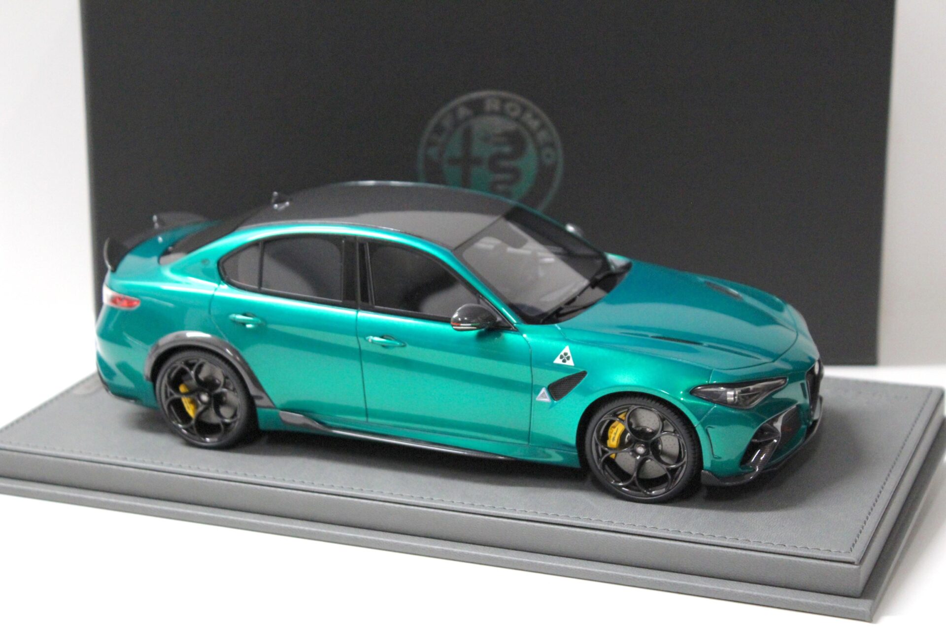 1:18 BBR Alfa Romeo Giulia GTA Verde Montreal green/ yellow brakes - Limited 32 pcs.