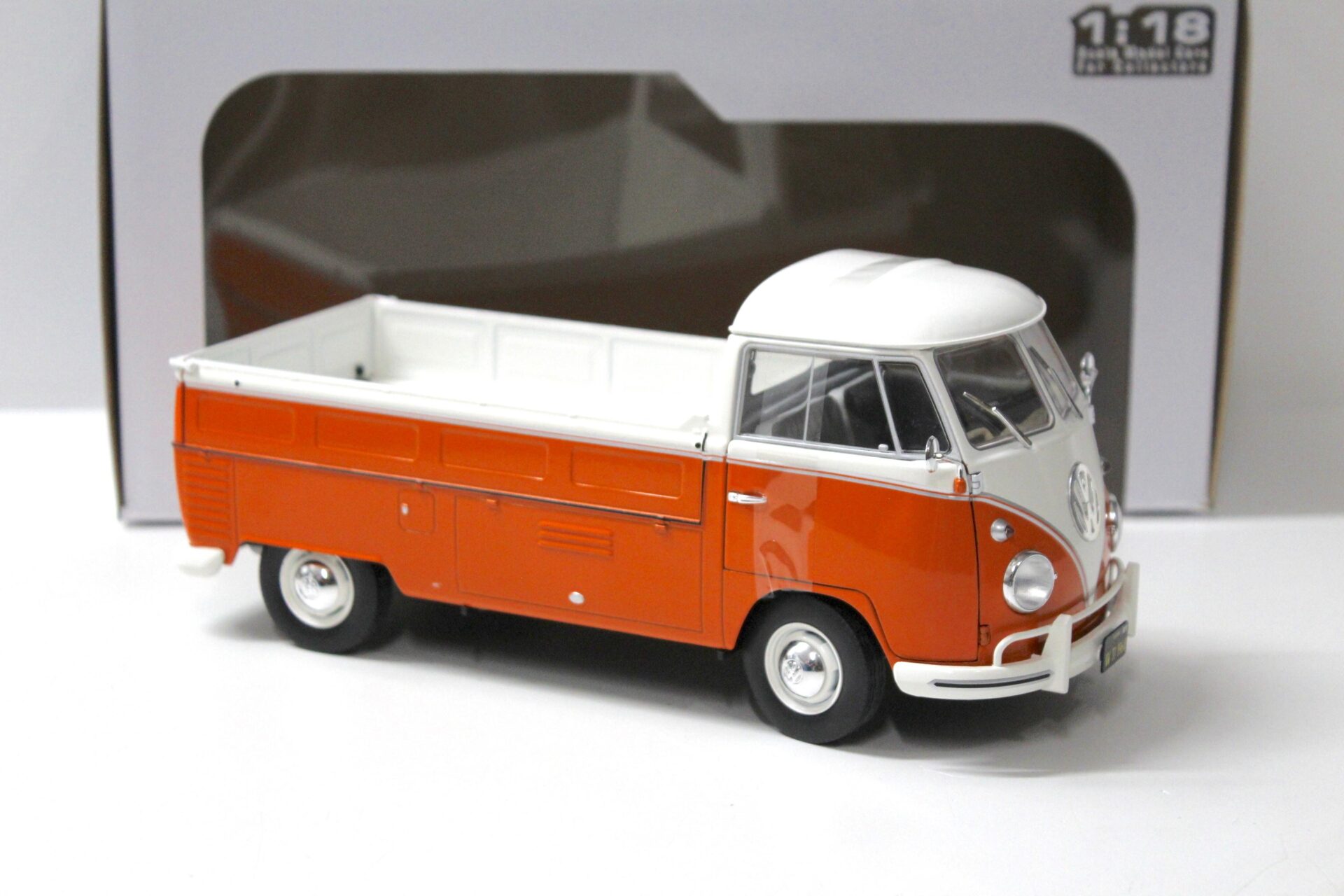 1:18 Solido VW T1 Pick-Up Pritsche orange/ white 1950 + Surfboard