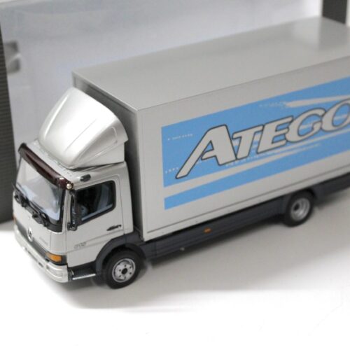 1:43 Minichamps Mercedes Atego 815 Koffer silver DEALER VERSION