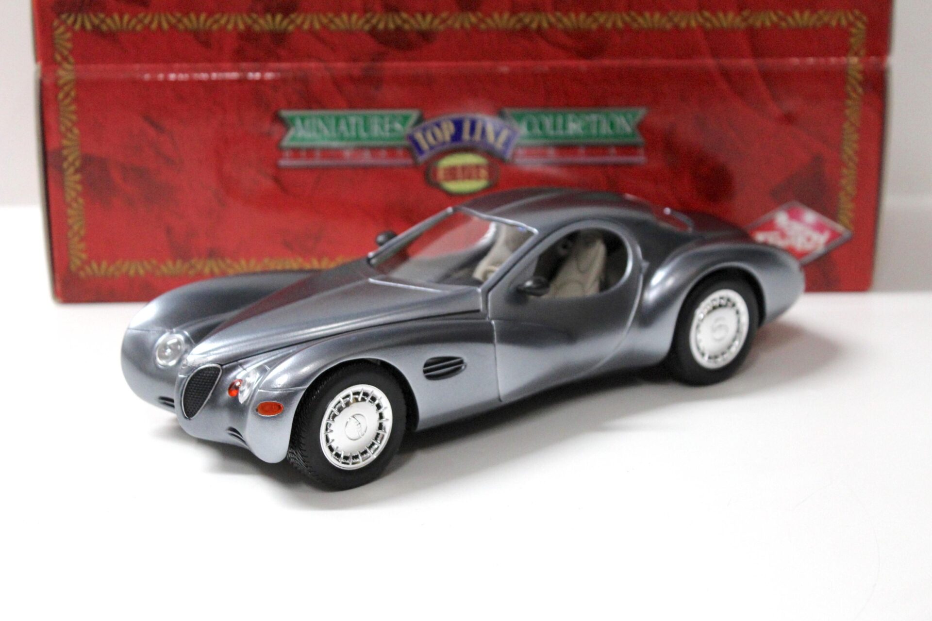 1:18 Guiloy Chrysler Atlantic silver-blue