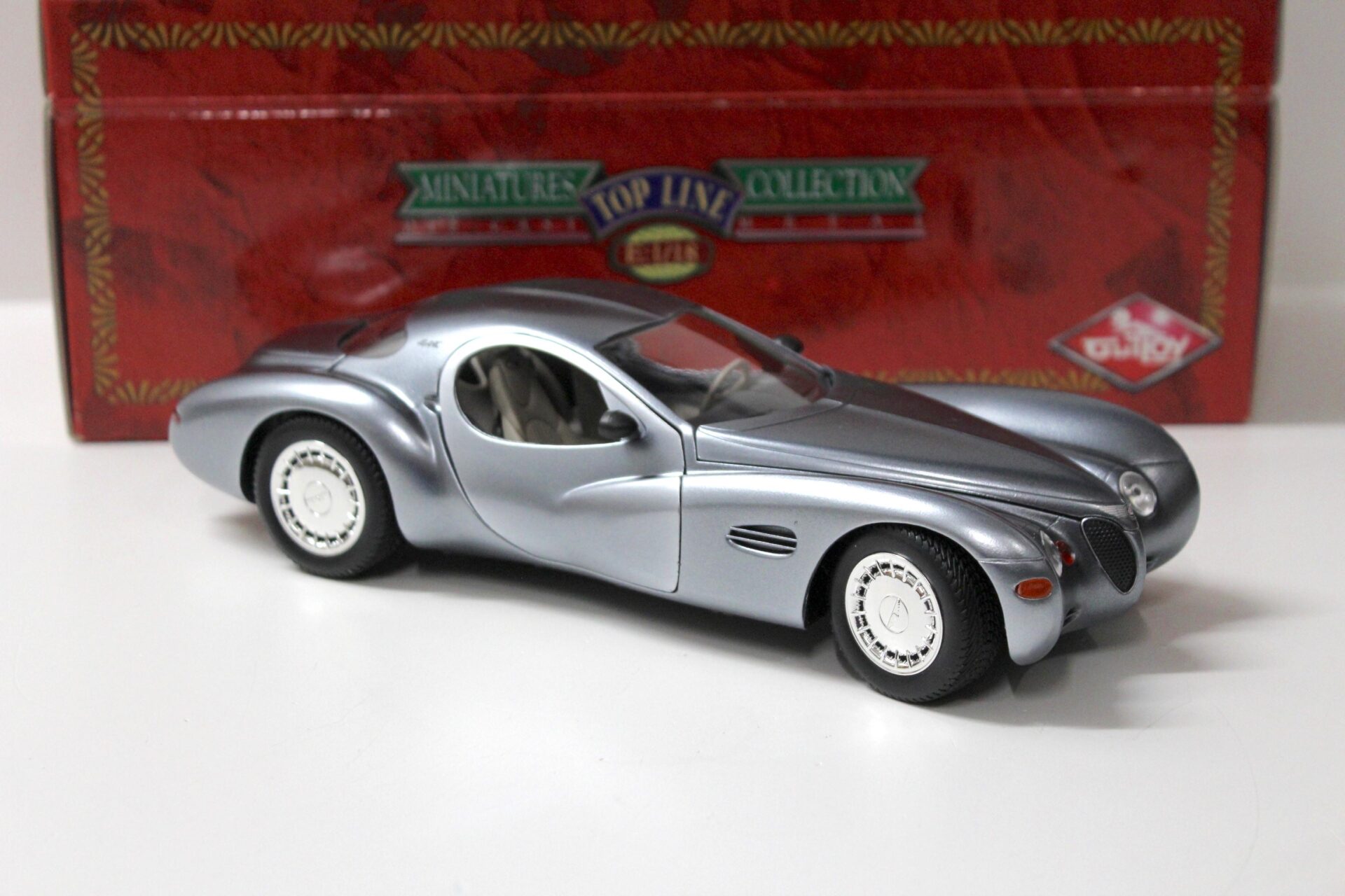 1:18 Guiloy Chrysler Atlantic silver-blue