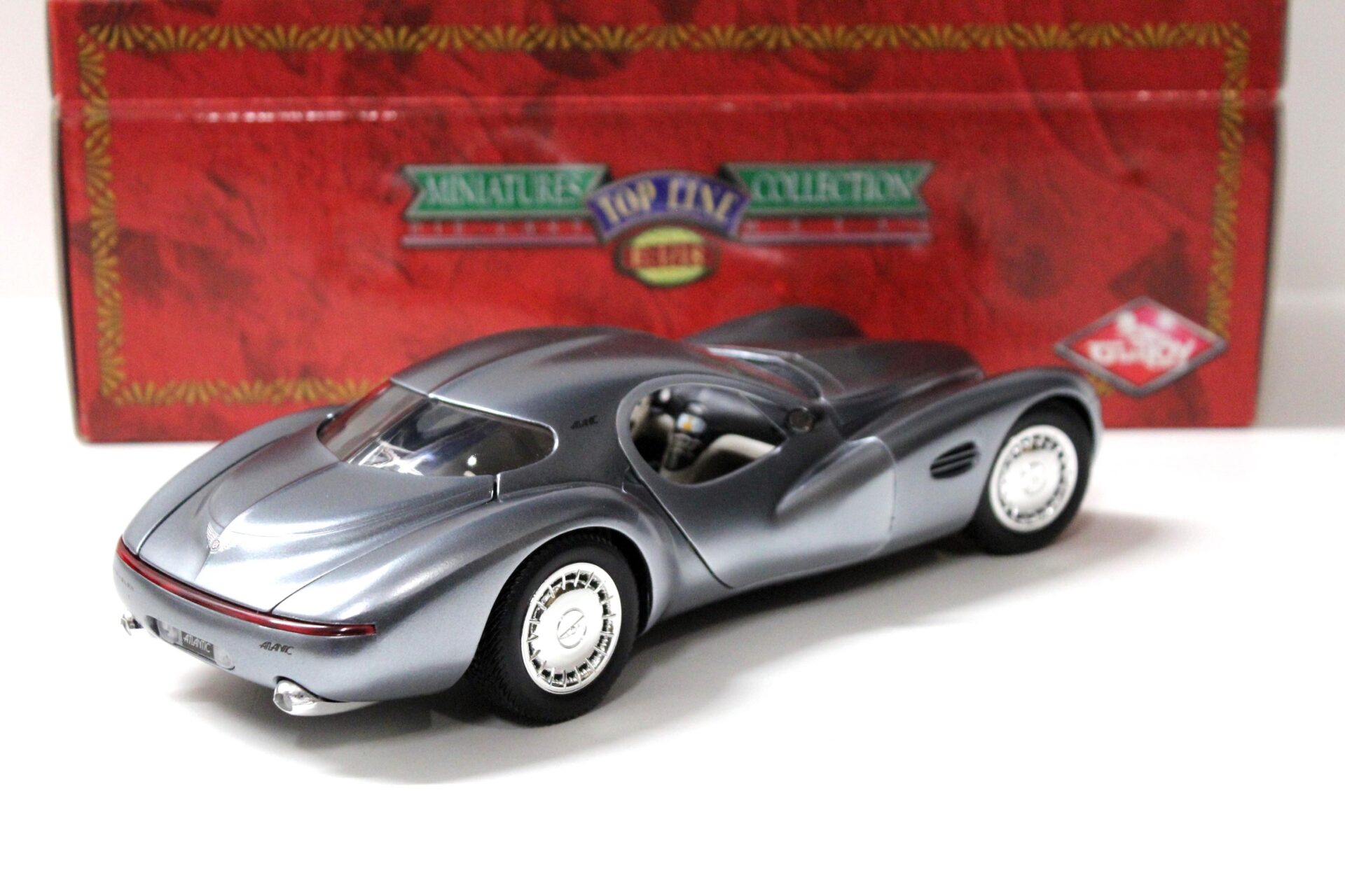 1:18 Guiloy Chrysler Atlantic silver-blue