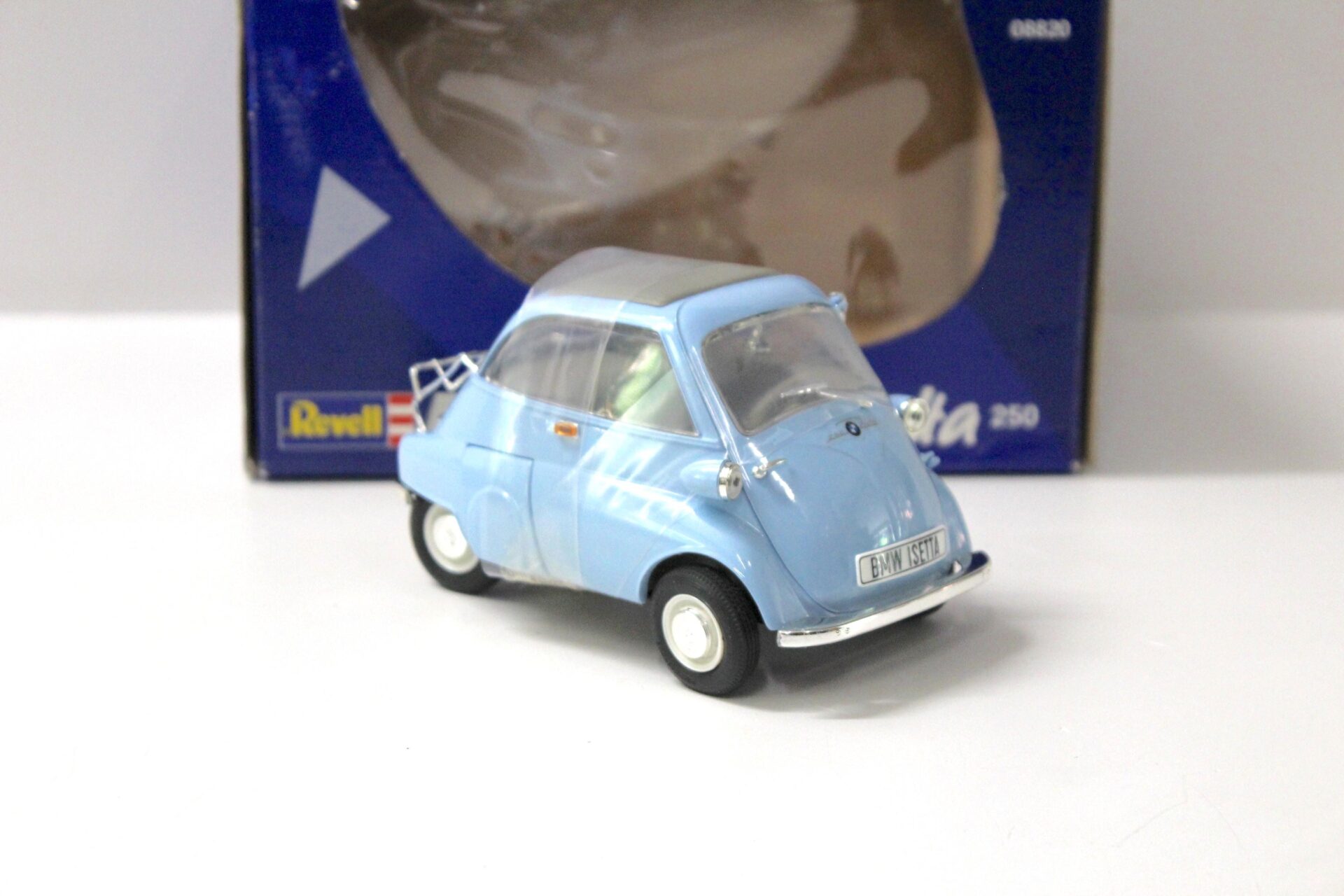 1:18 Revell BMW Isetta 250 light blue/ grey