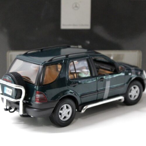 1:18 Maisto Mercedes ML 320 W163 dark green DEALER VERSION