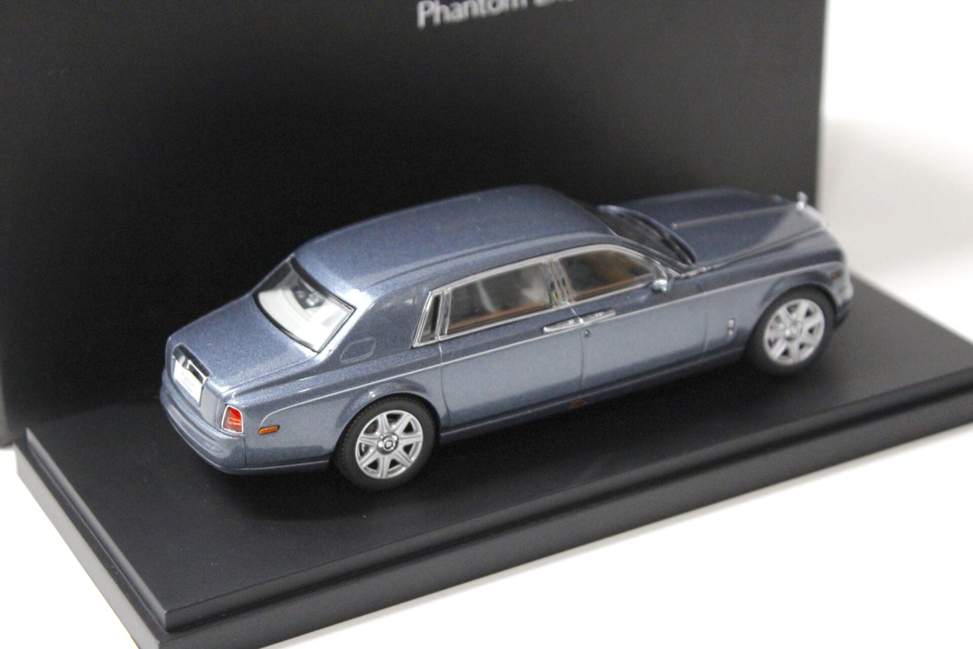 1:43 Kyosho Rolls Royce Phantom EWB Luna blue metallic
