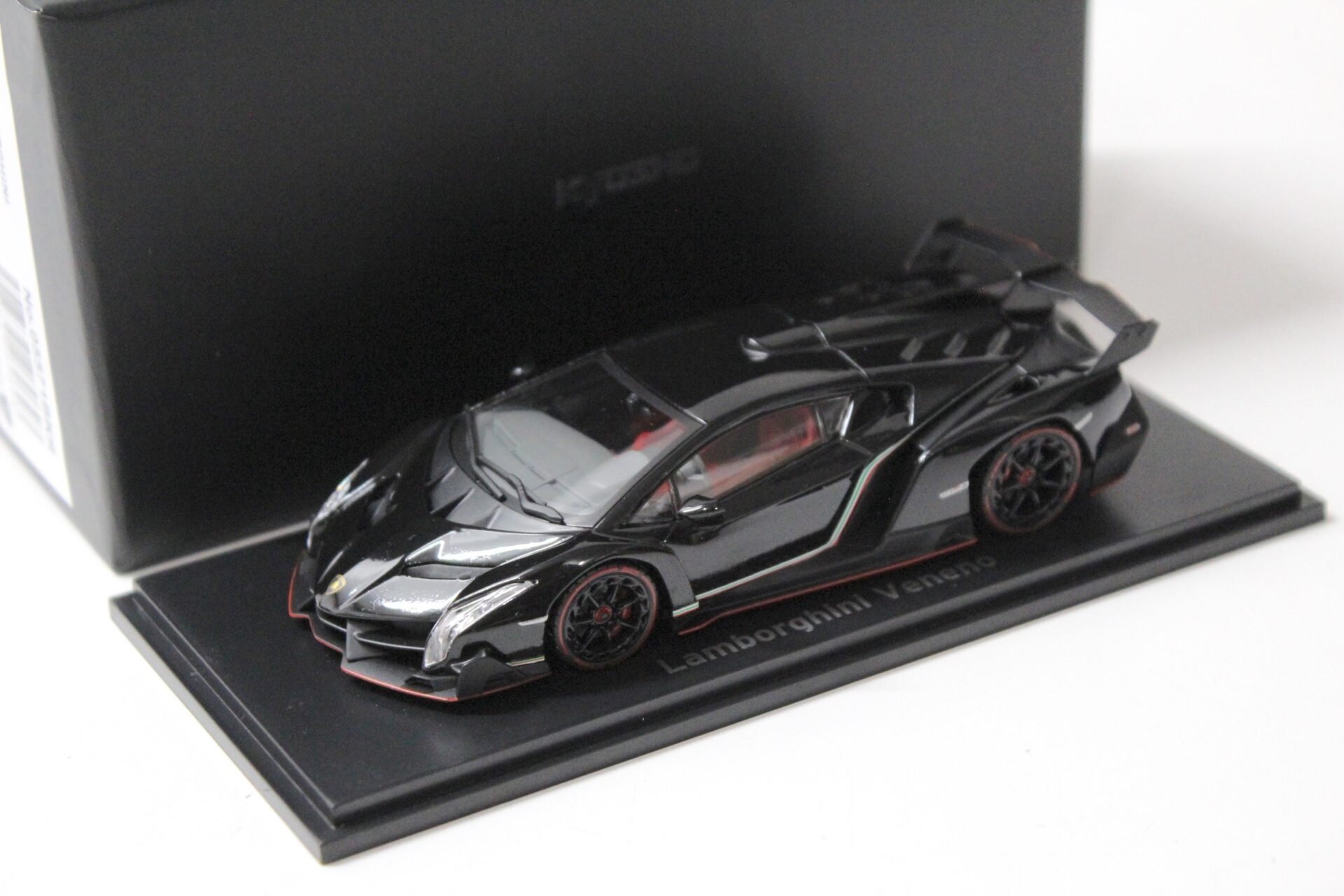 1:43 Kyosho Lamborghini Veneno black/ red line 2013