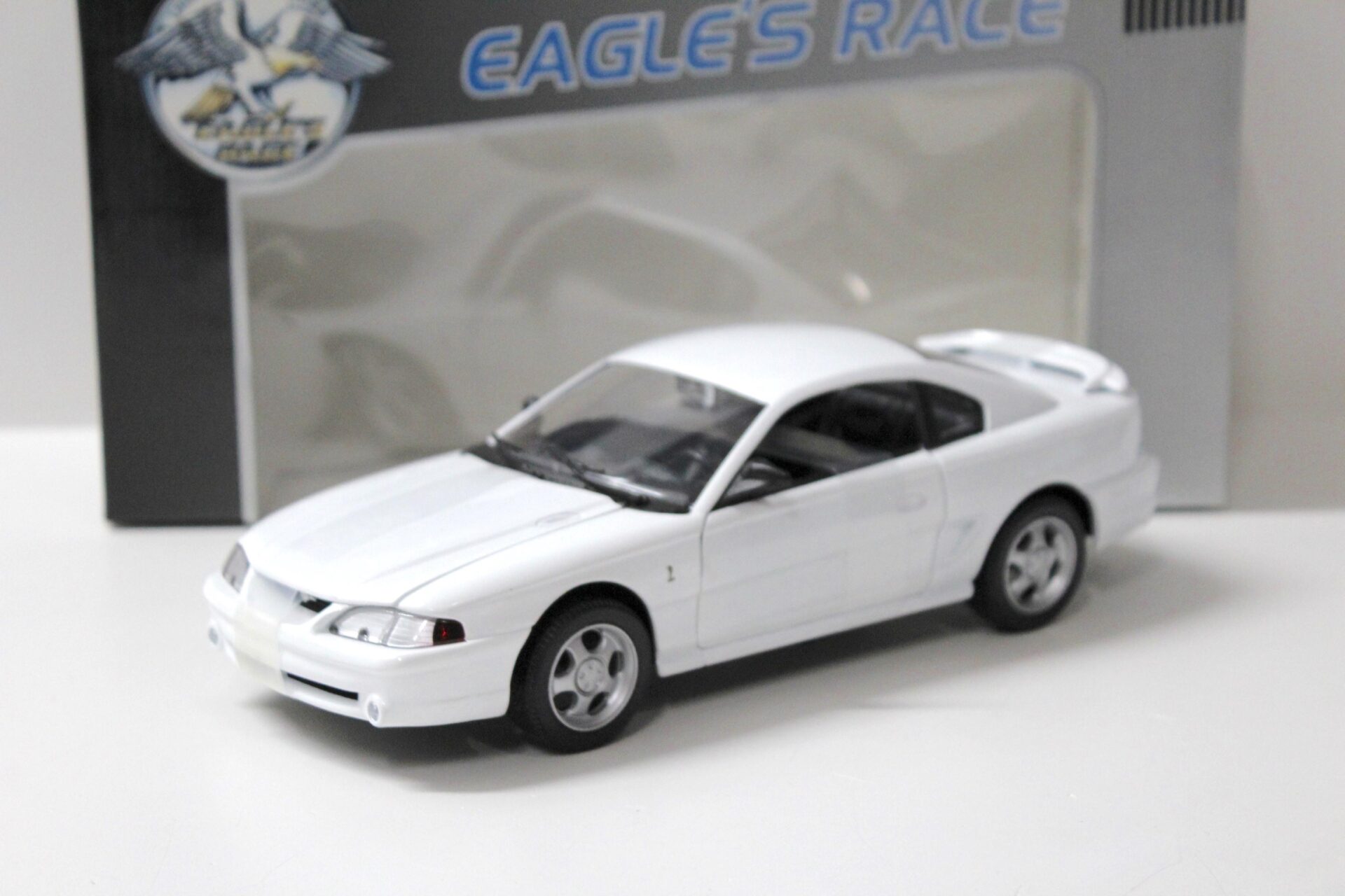 1:18 EAGLE Ford Mustang GT Coupe Cobra 1994 white