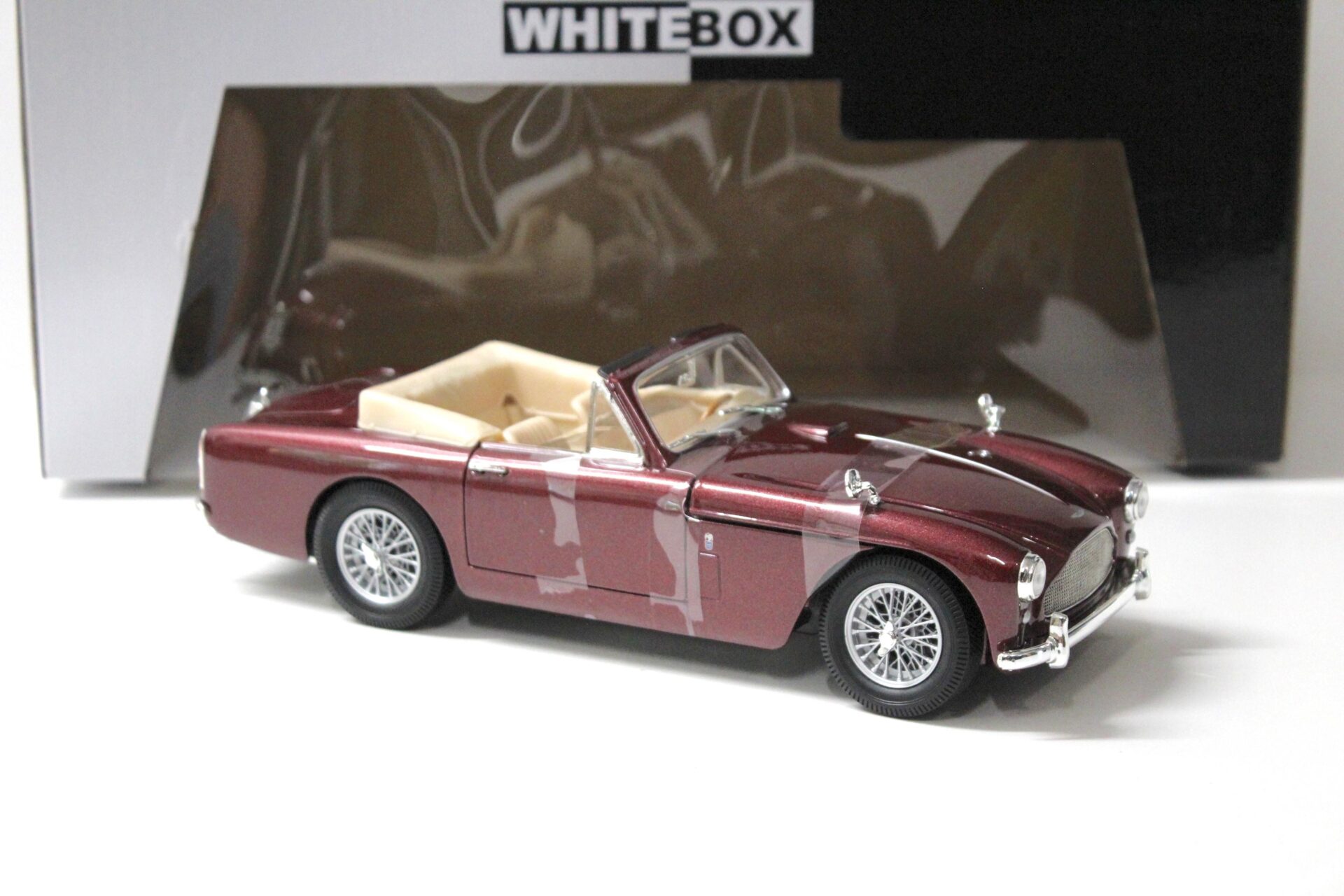 1:18 WhiteBox Aston Martin DB2-4 Mark III Convertible dark red 1958