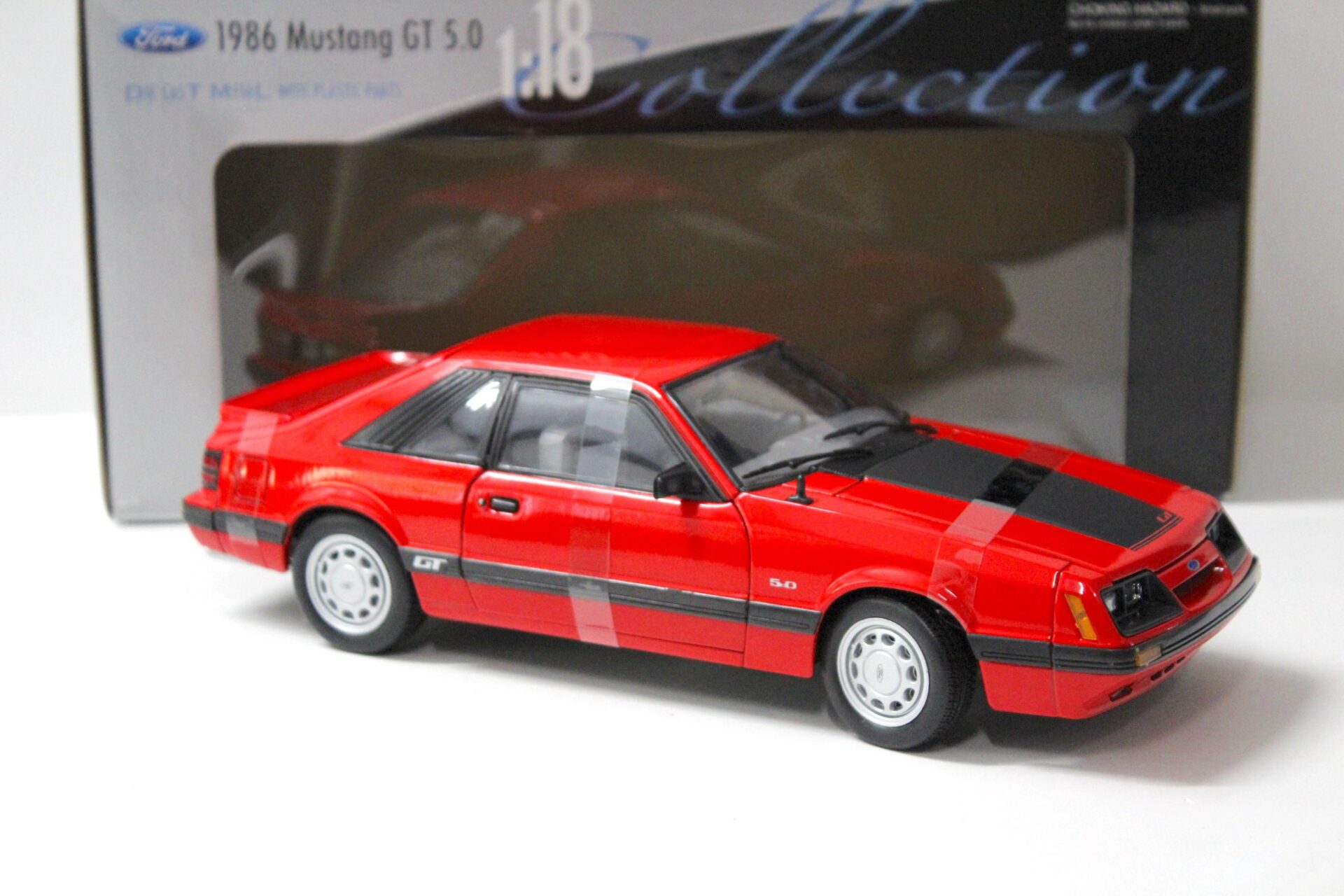 1:18 Welly 1986 Ford Mustang GT 5.0 Coupe red/ black
