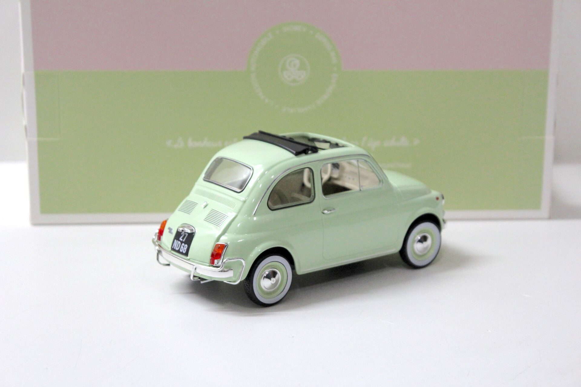 1:18 Norev Fiat 500 L green 1968 with Special Birth Pack