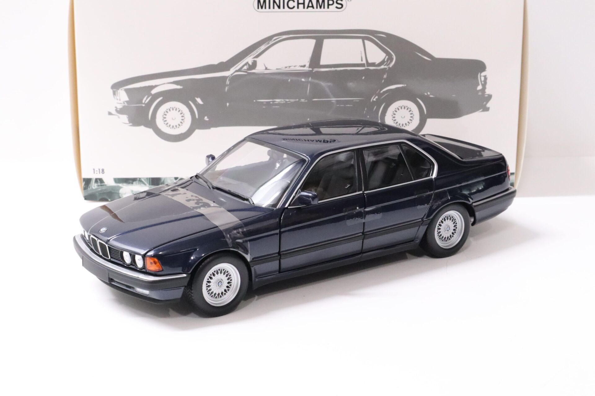 1:18 Minichamps BMW 730i (E32) Limousine 1986 dark blue metallic