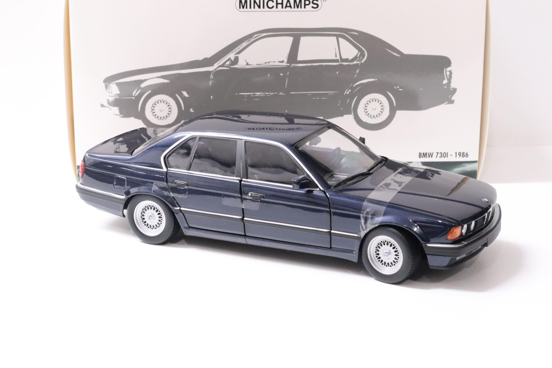 1:18 Minichamps BMW 730i (E32) Limousine 1986 dark blue metallic