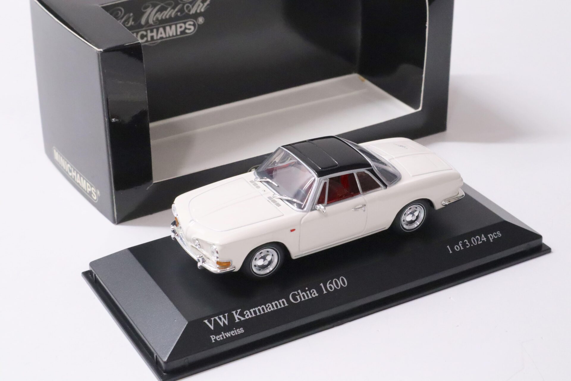 1:43 Minichamps VW Karmann Ghia 1600 Coupe 1966 Perl white/ black