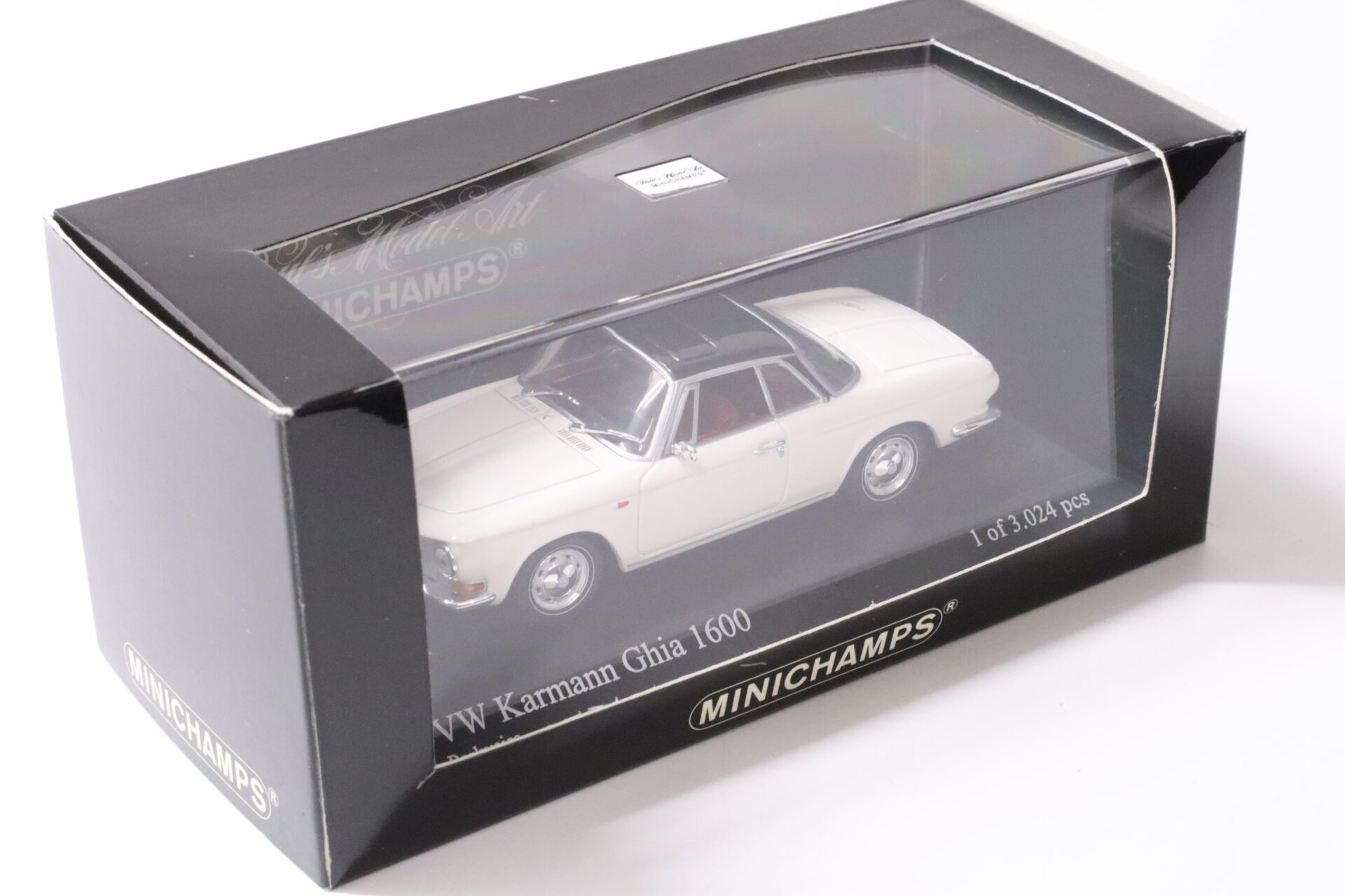 1:43 Minichamps VW Karmann Ghia 1600 Coupe 1966 Perl white/ black