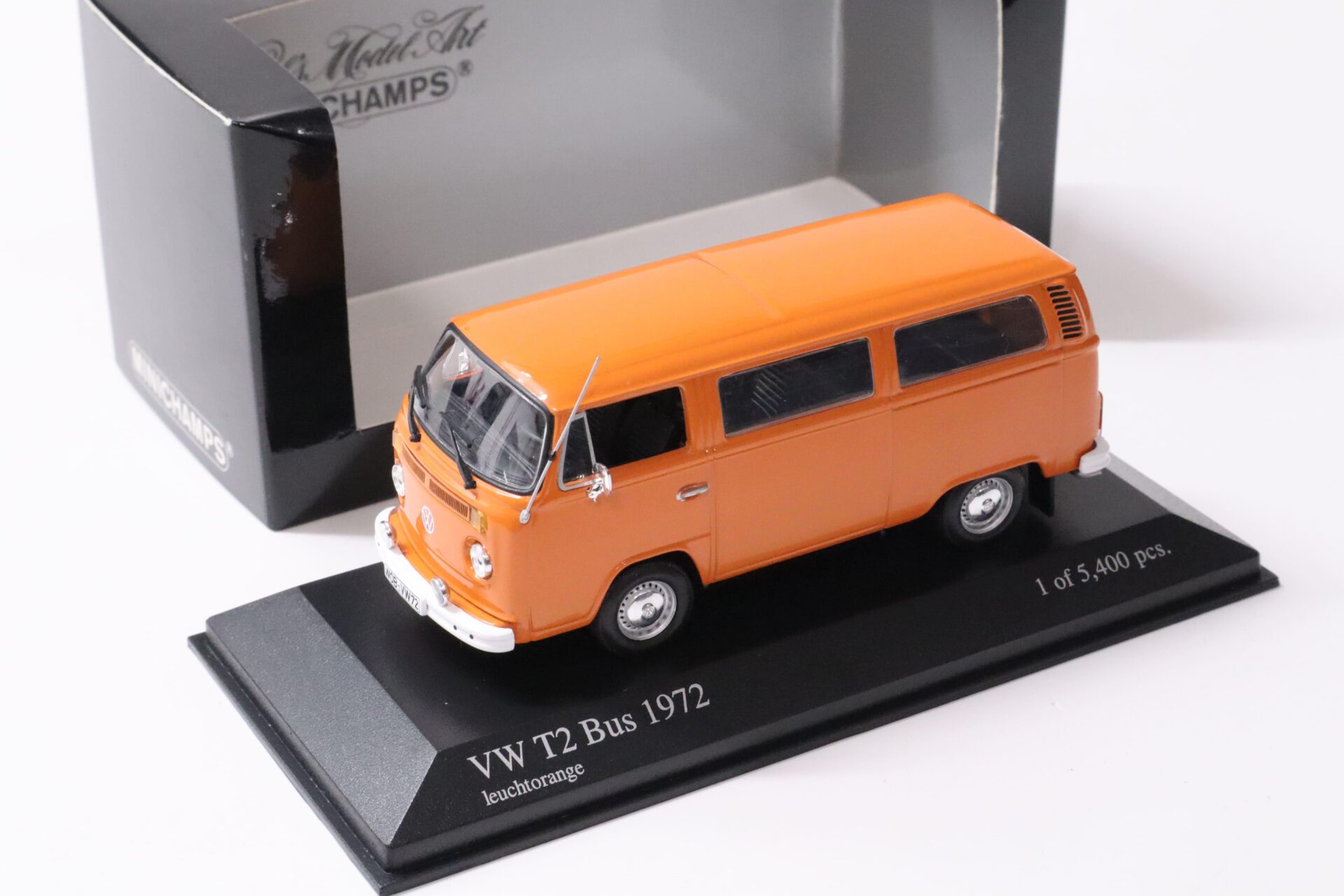 1:43 Minichamps VW T2 Bus 1972 Leucht orange