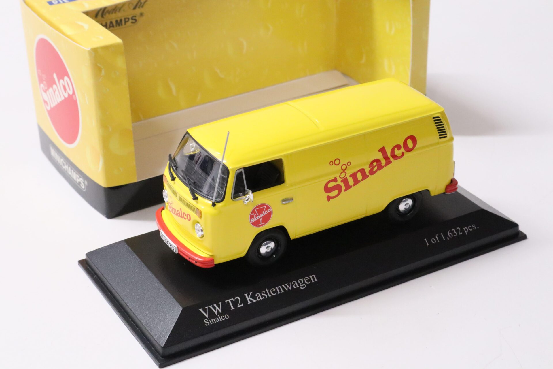 1:43 Minichamps VW T2 Kastenwagen 1972 SINALCO yellow