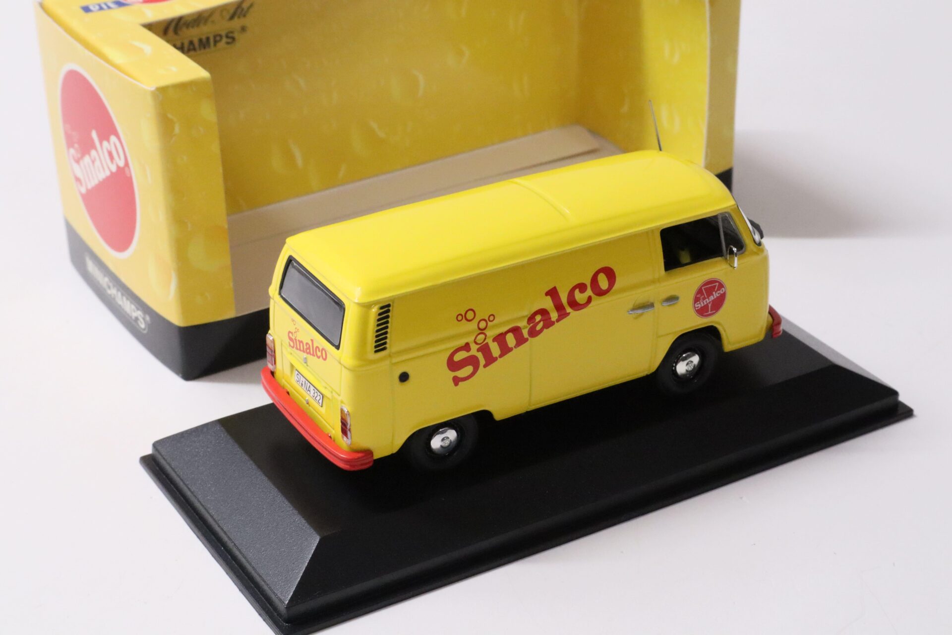 1:43 Minichamps VW T2 Kastenwagen 1972 SINALCO yellow