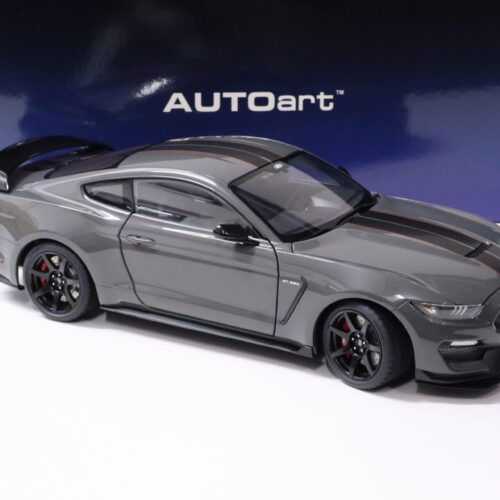 1:18 AUTOart Ford Shelby GT-350R 2017 Lead foot grey with black stripes