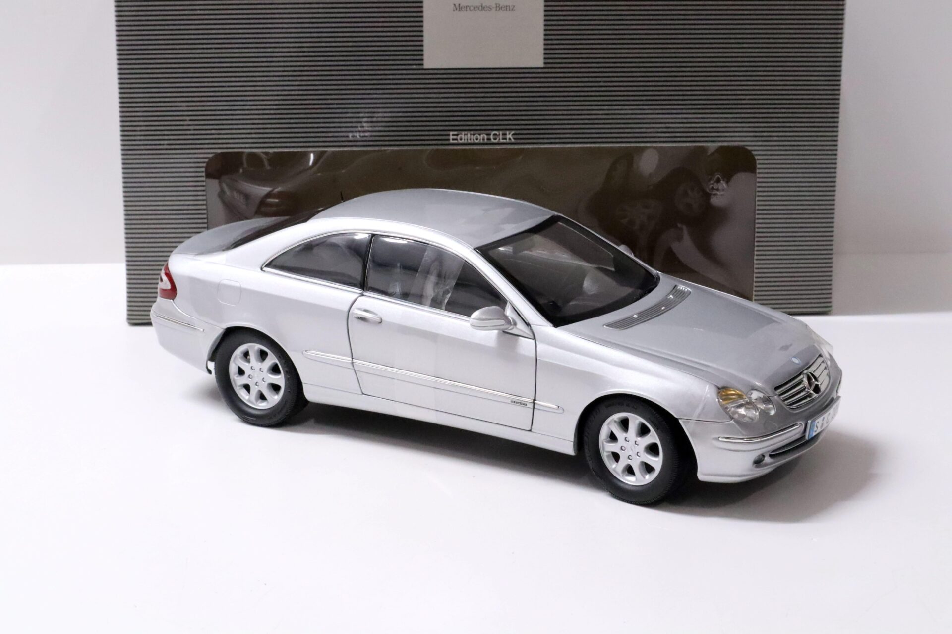 1:18 Kyosho Mercedes CLK Coupe silver DEALER VERSION